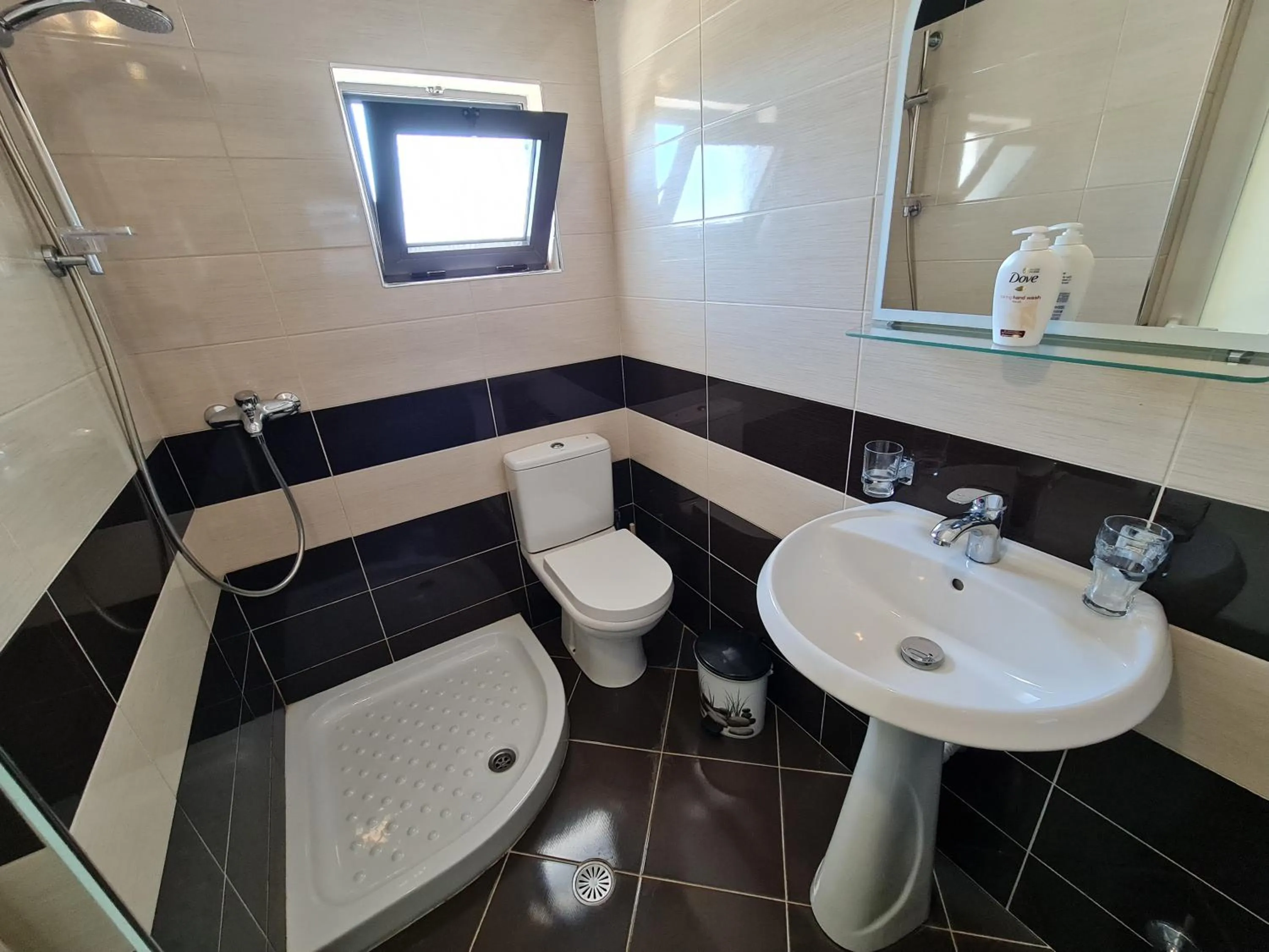 Bathroom in Hotel Ardiani