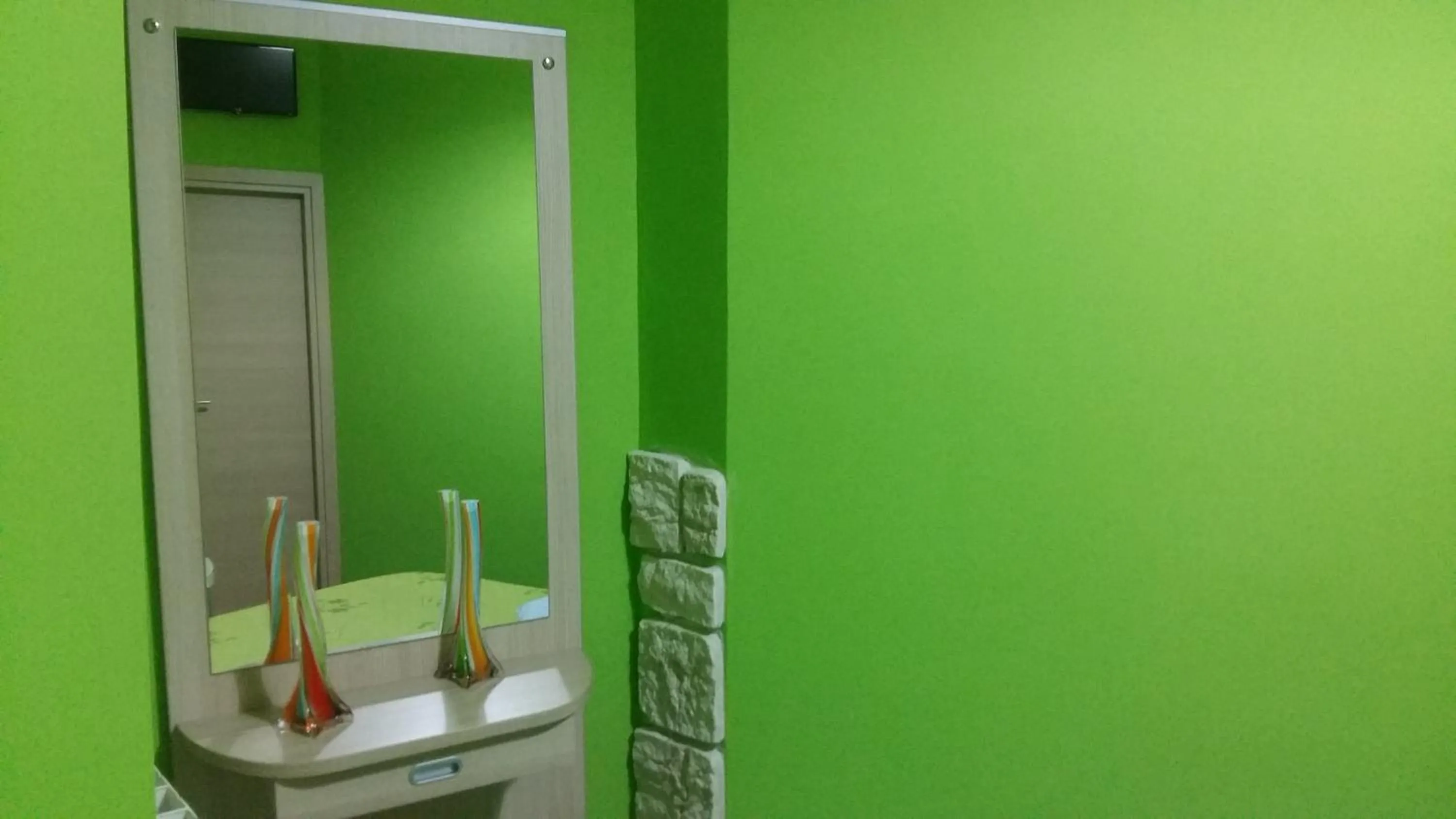 TV and multimedia in Thousand Colors