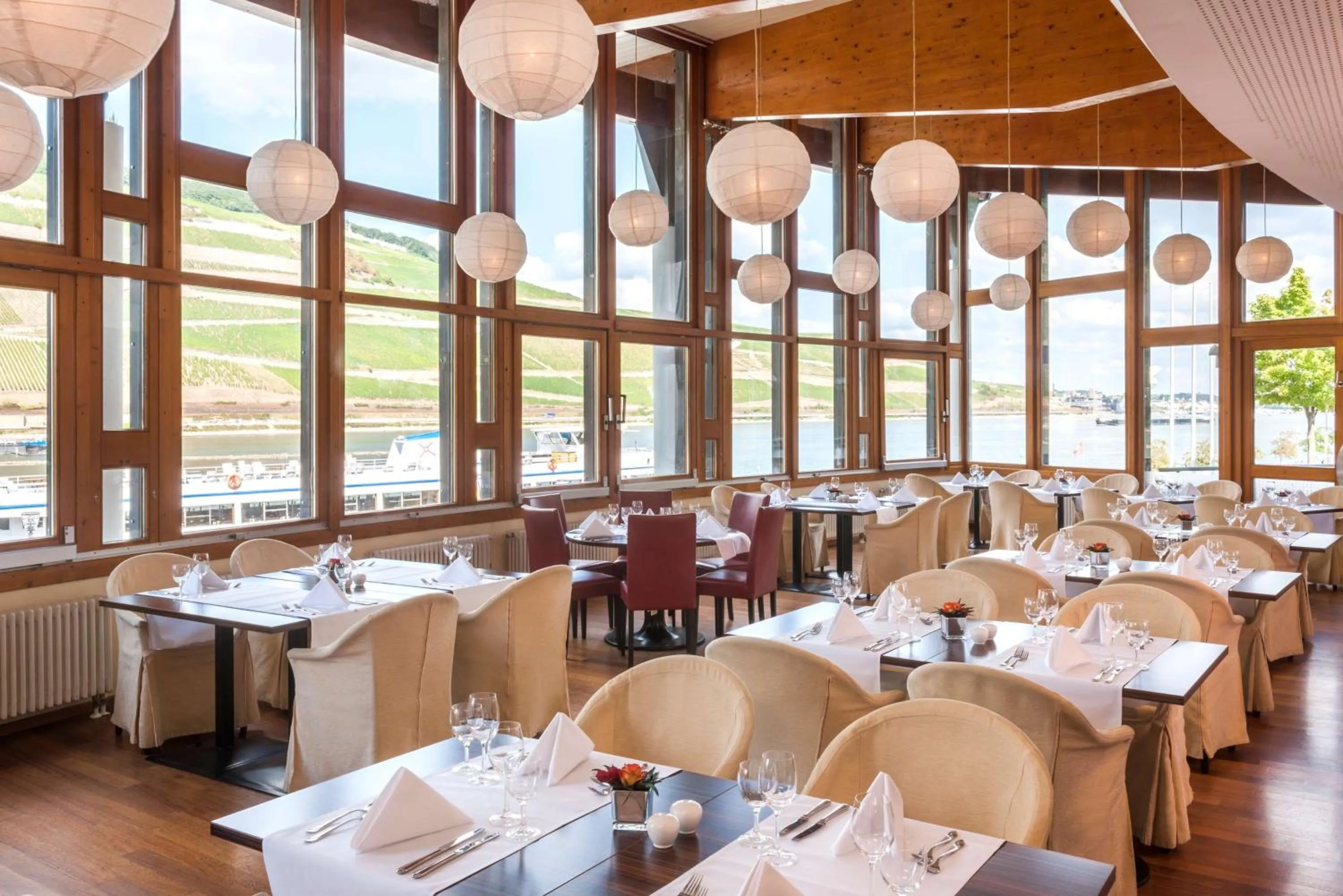 Photo of the whole room in NH Bingen