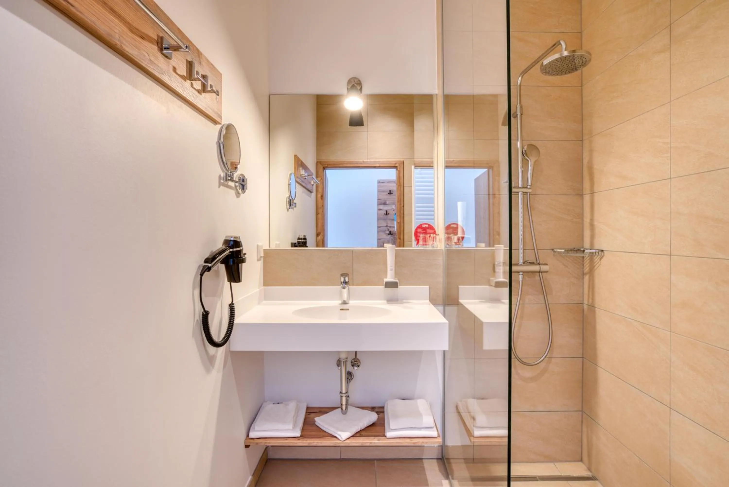 Shower in COOEE alpin Hotel Bad Kleinkirchheim