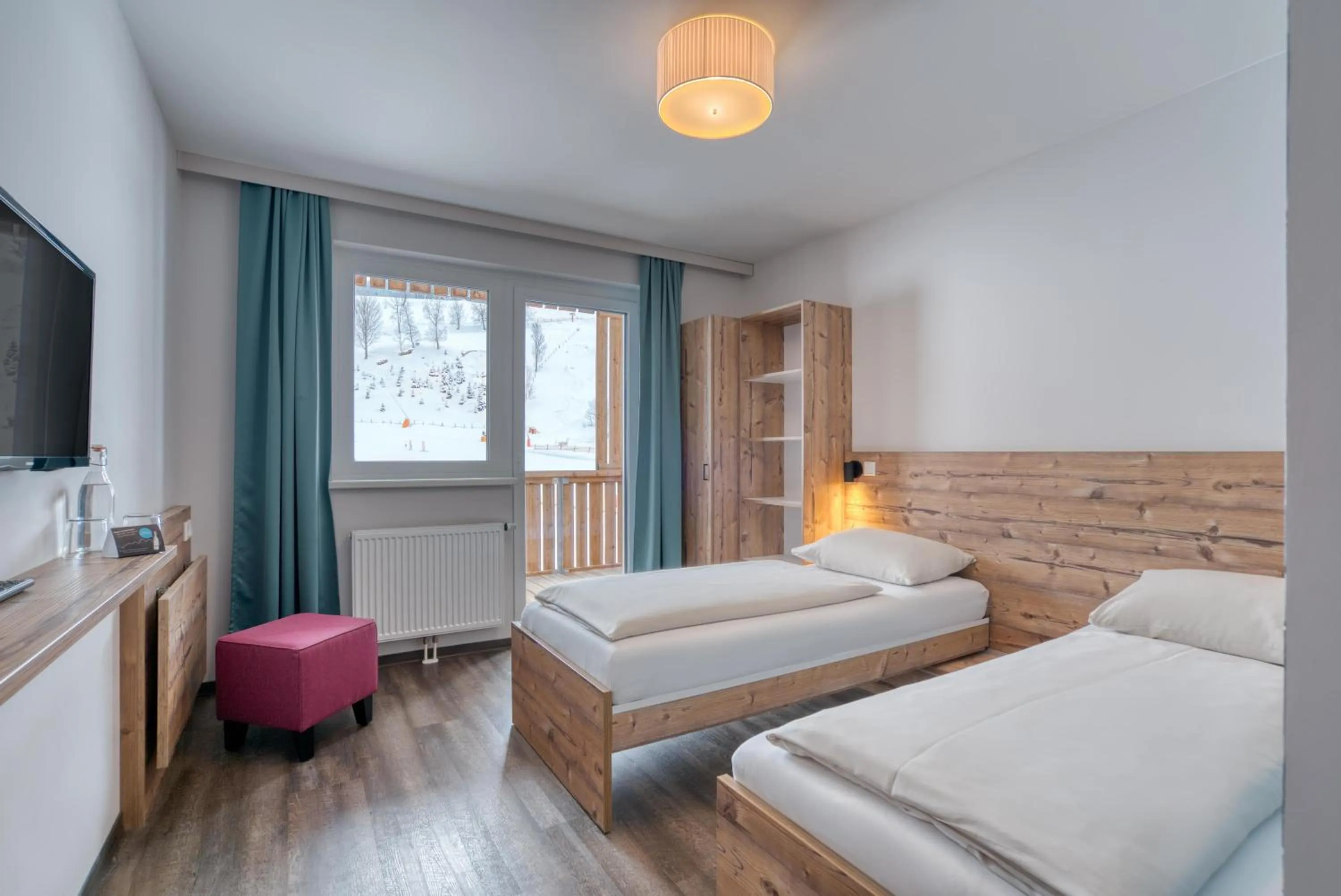 TV and multimedia, Bed in COOEE alpin Hotel Bad Kleinkirchheim