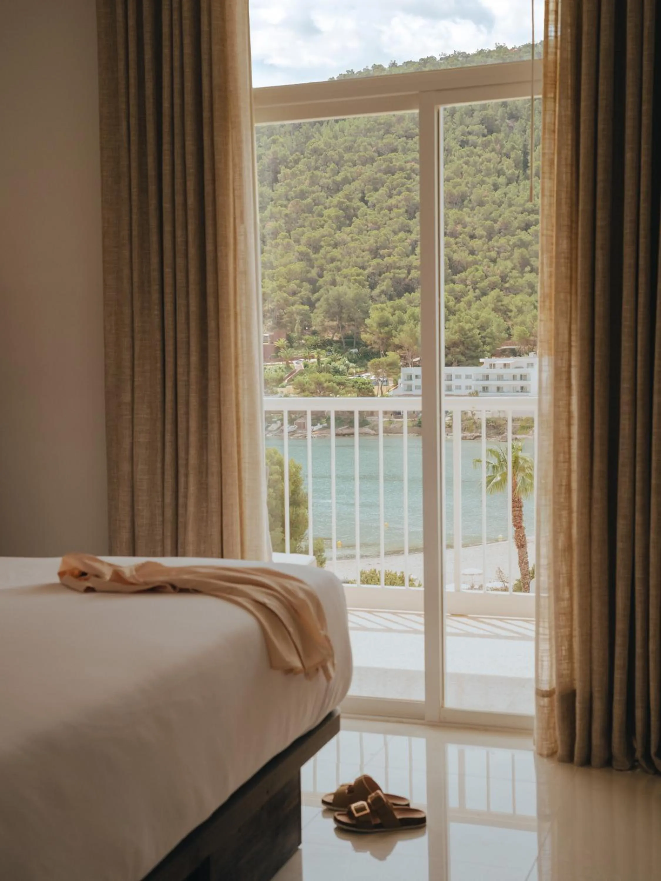 Sea view, Bed in Hyde Hotel Ibiza Beach Resort by ACCOR