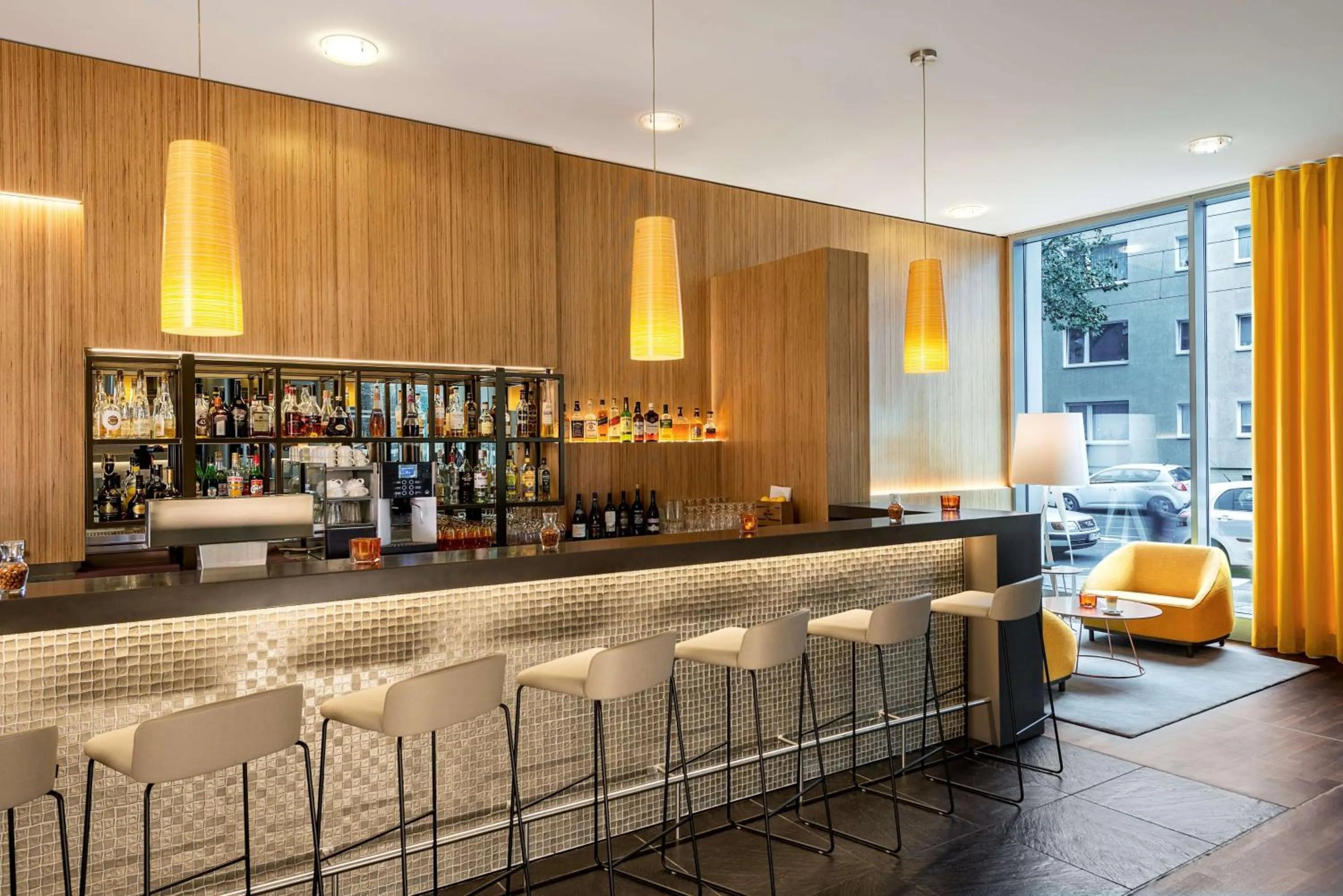 Lounge or bar in NH Düsseldorf City Nord