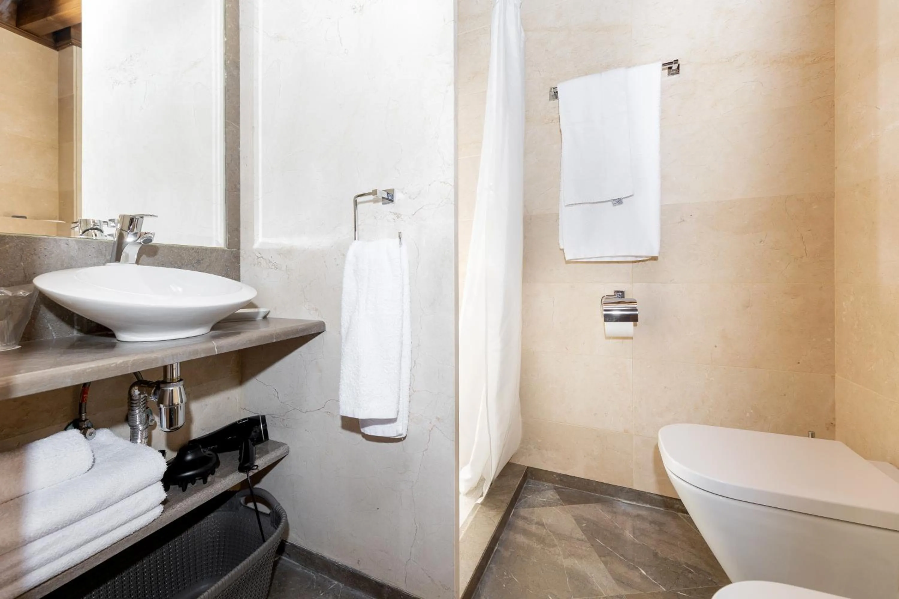 Bathroom in Aljibe Rodrigo del Campo 2A