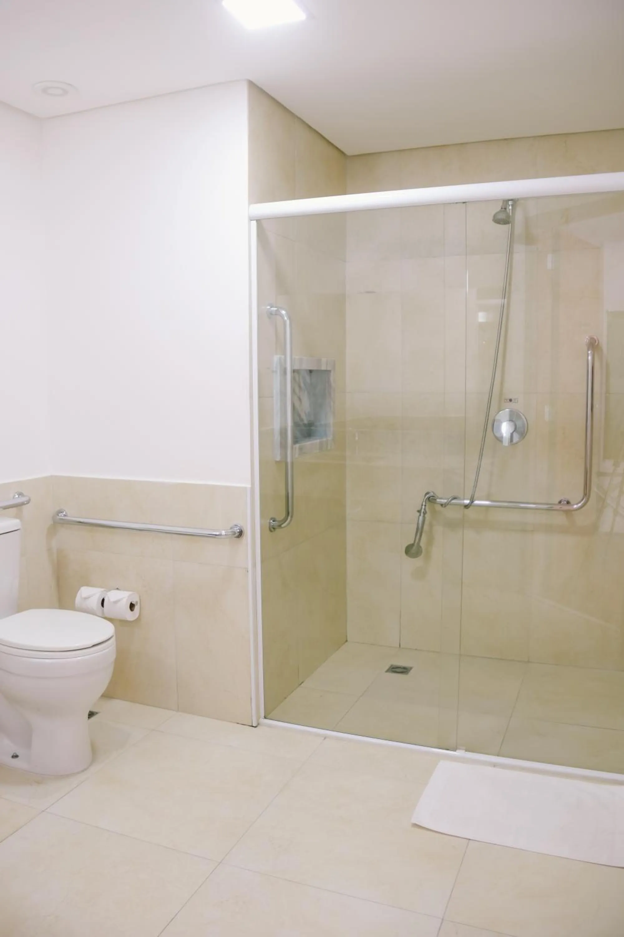 Bathroom in Go Inn Goiana by Atlantica Hotels