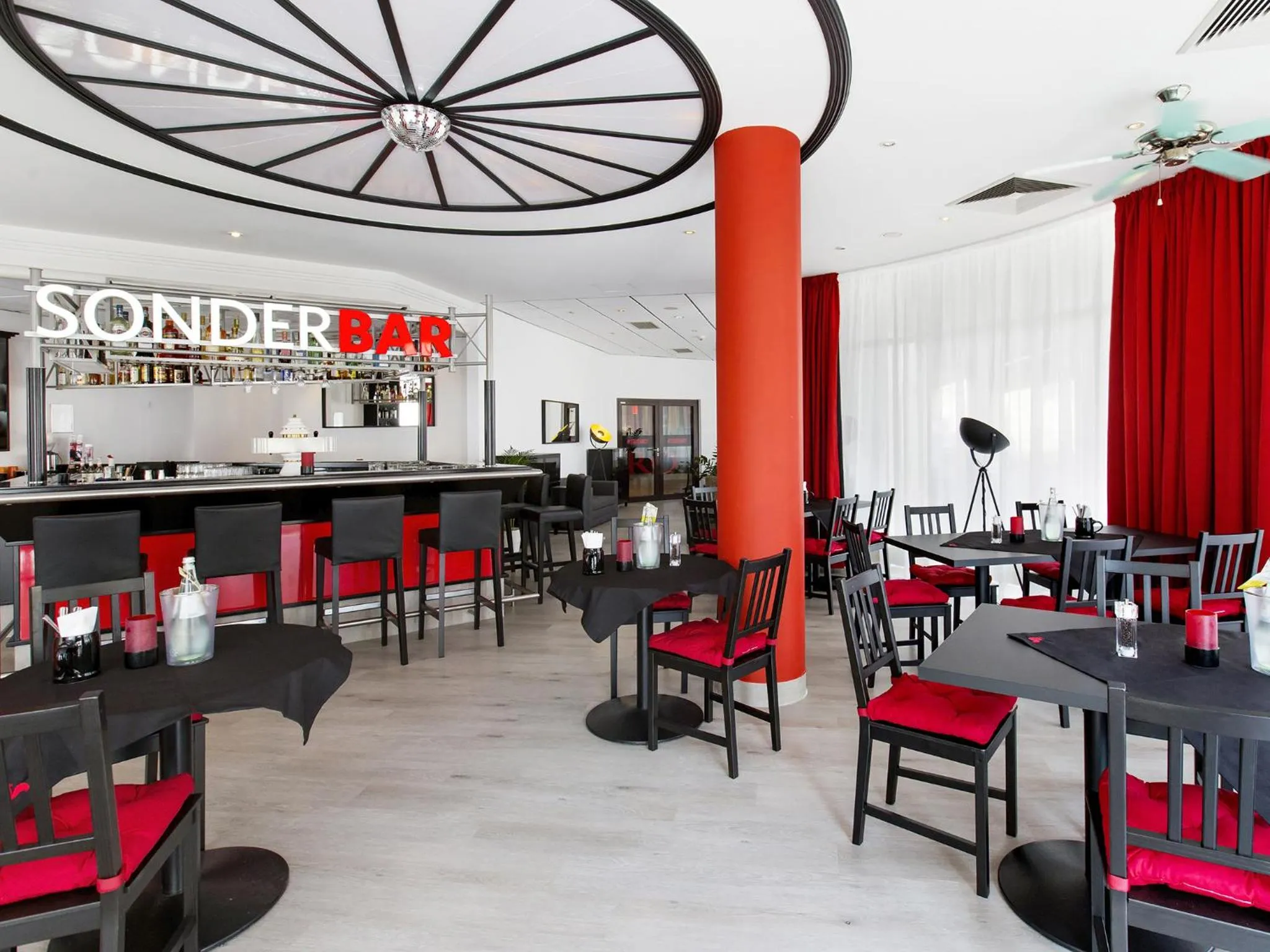 Restaurant/places to eat in DORMERO Hotel Dessau-Roßlau