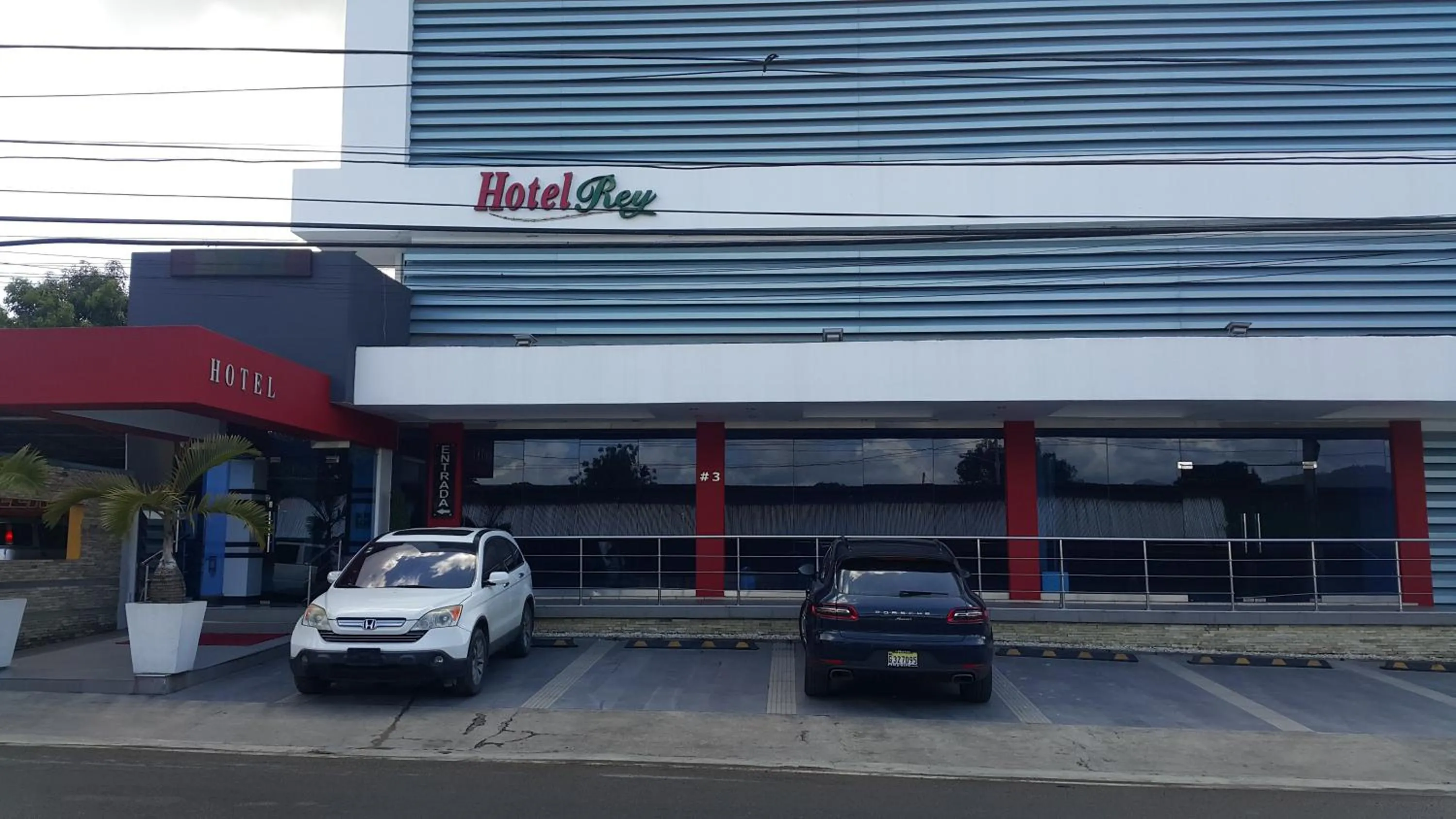 Facade/entrance in Hotel Rey