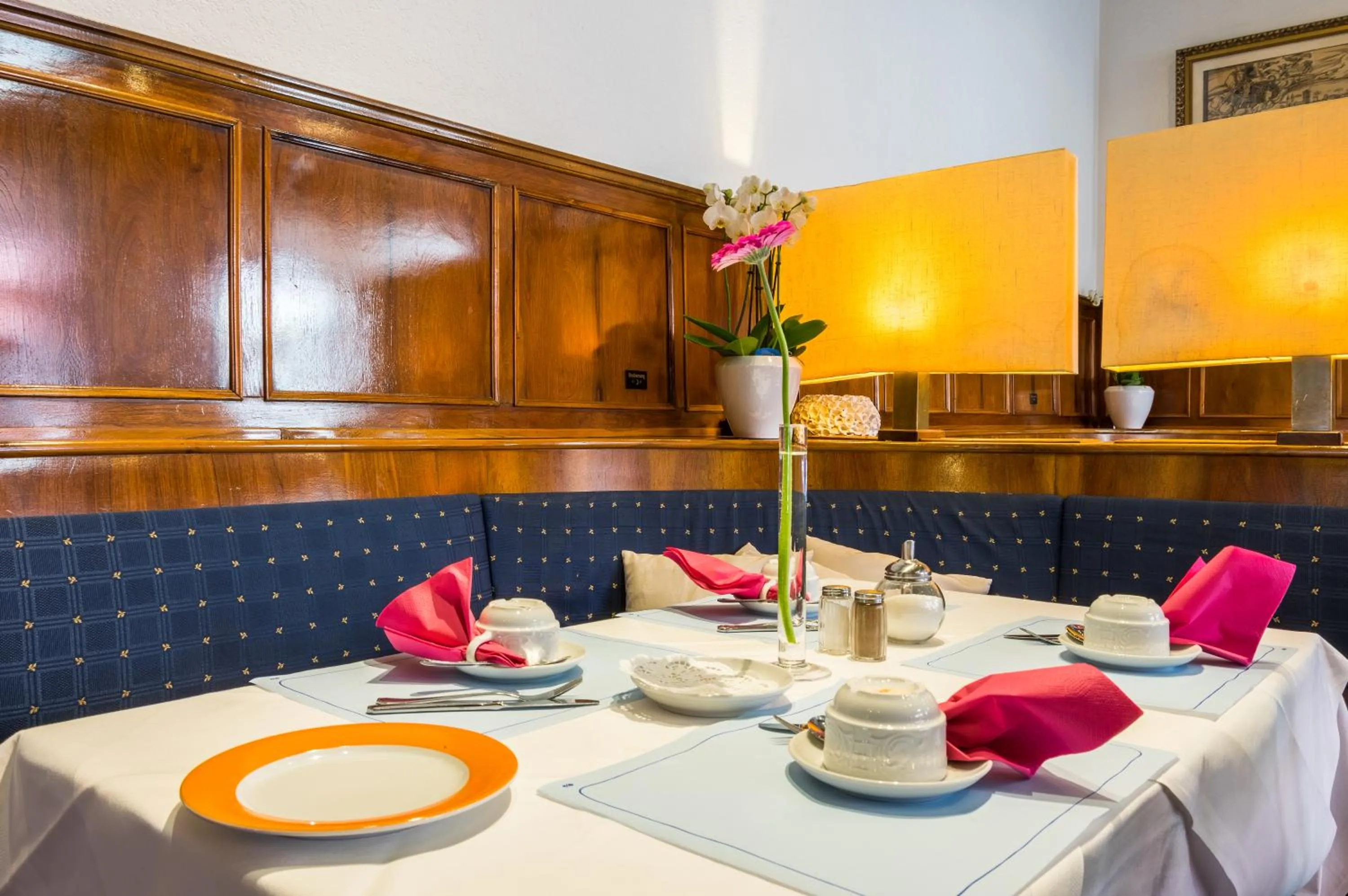 Restaurant/places to eat in Hotel Gertrudenhof