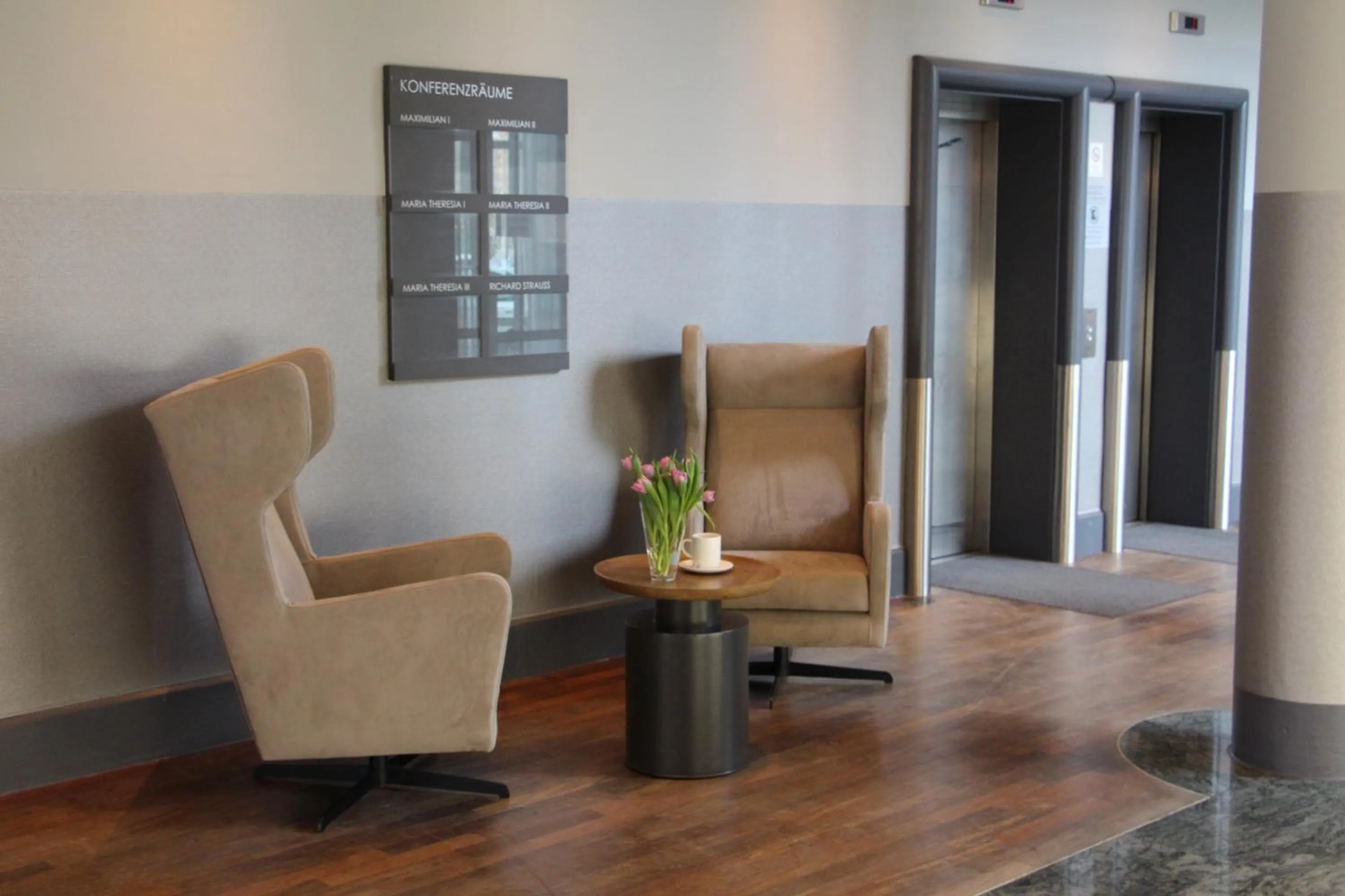Lobby or reception in SCOTTY & PAUL Hotel Deggendorf