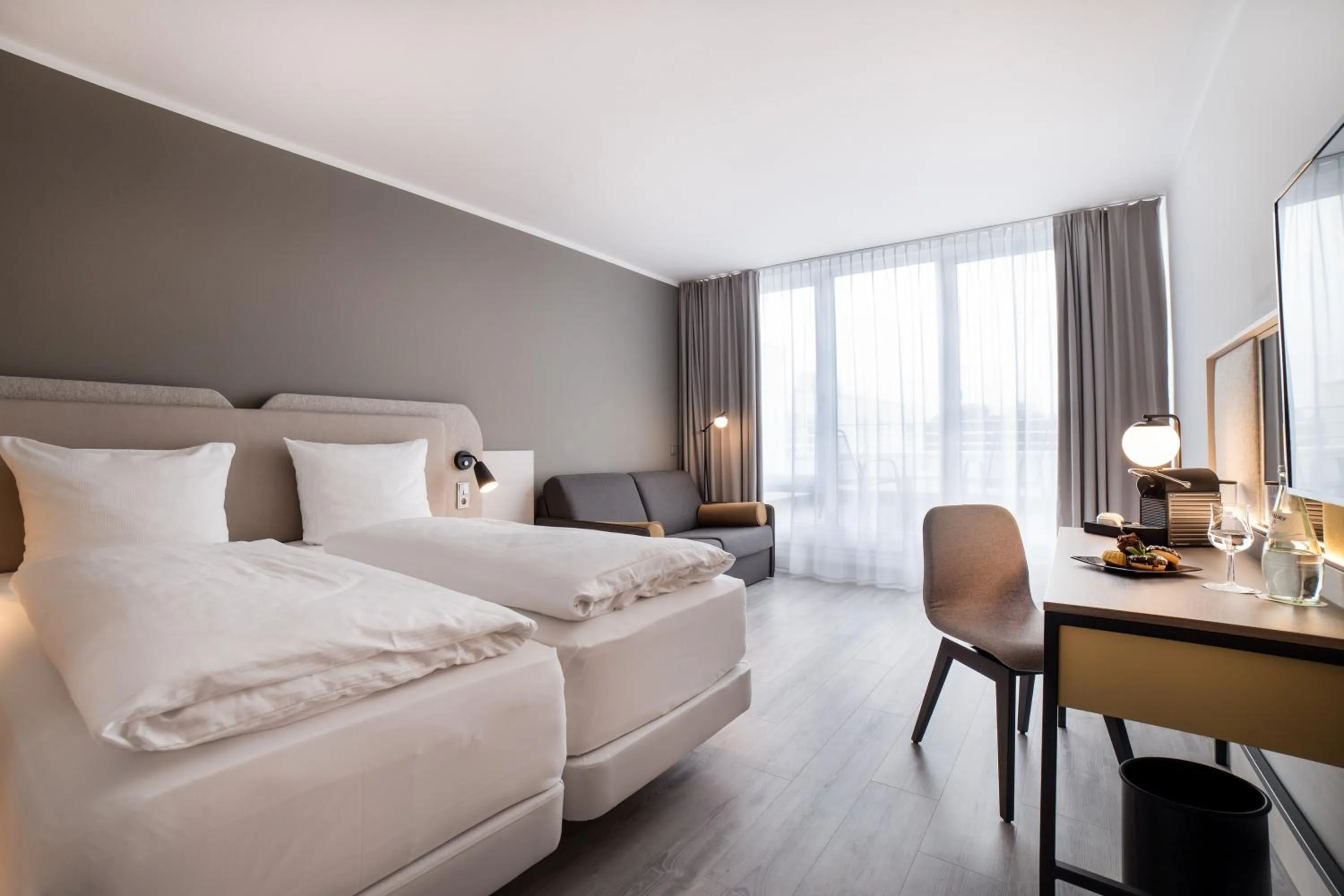 Photo of the whole room, Bed in SCOTTY & PAUL Hotel Deggendorf