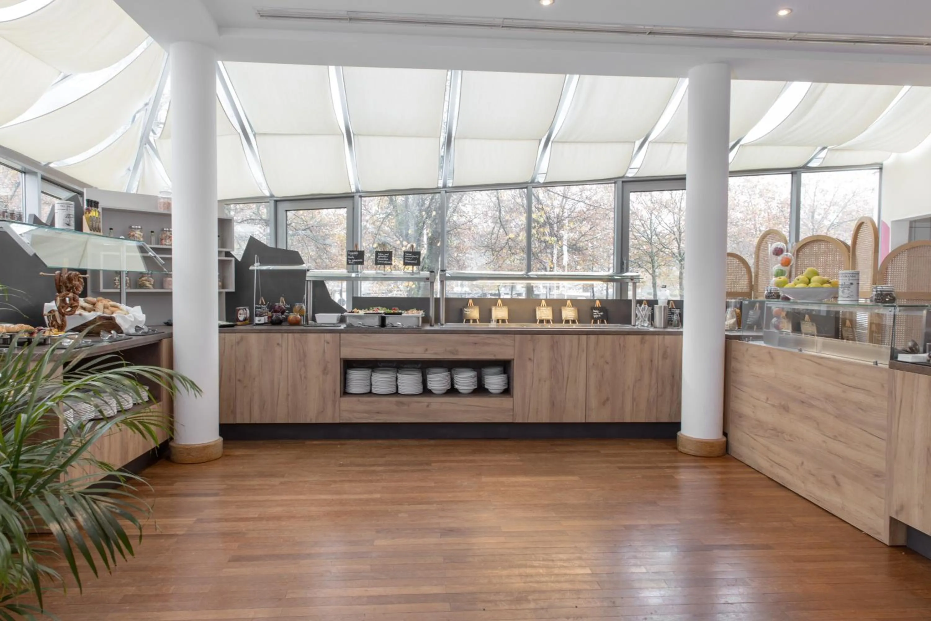 Restaurant/places to eat in SCOTTY & PAUL Hotel Deggendorf