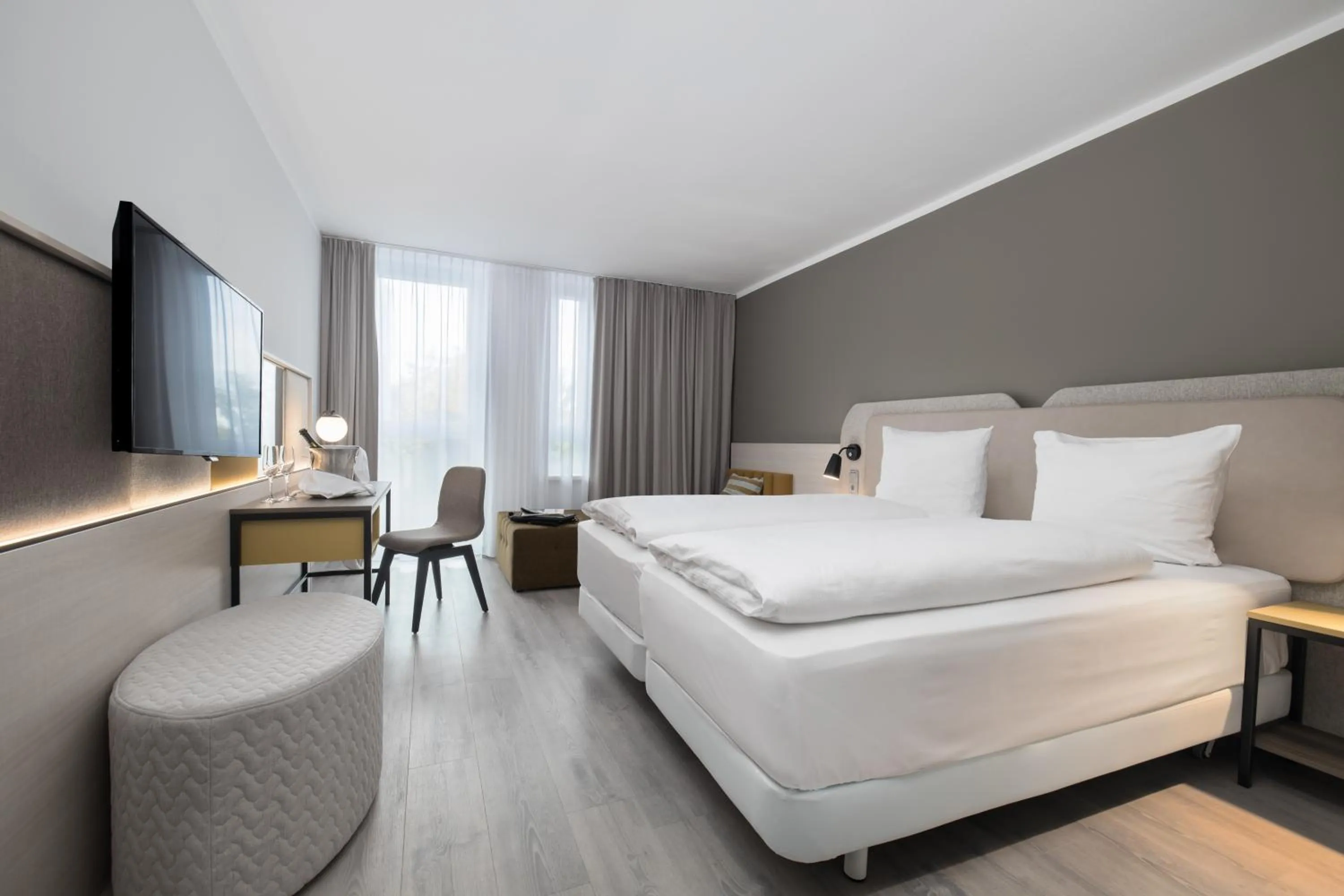 Photo of the whole room, Bed in SCOTTY & PAUL Hotel Deggendorf