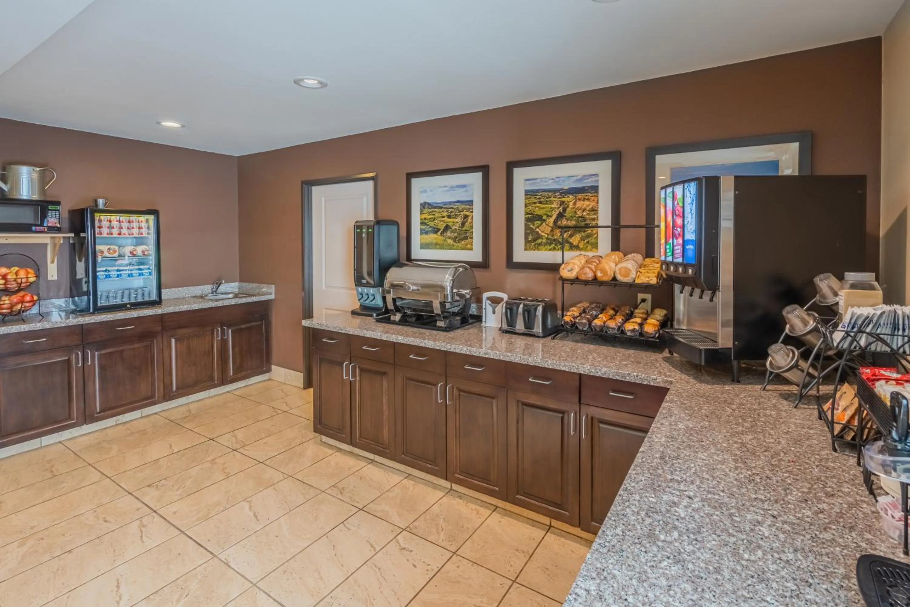 Coffee/tea facilities in Landmark Suites - Williston