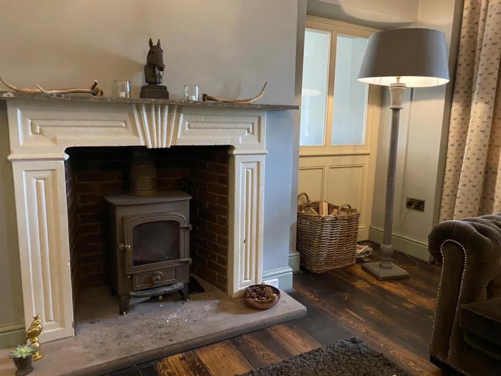 Communal lounge/ TV room in Kedleston Country House B&B