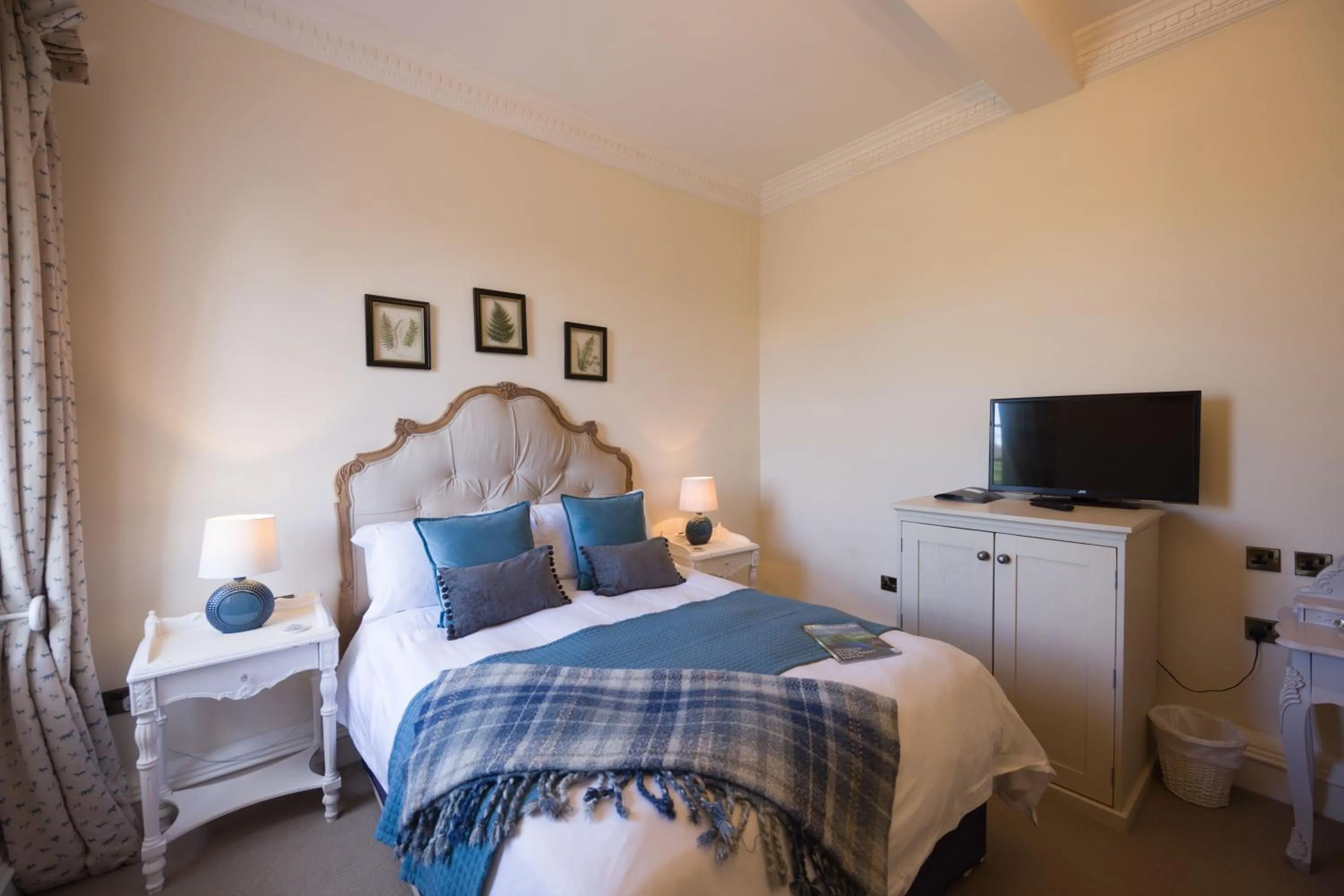 Bedroom, Bed in Kedleston Country House B&B