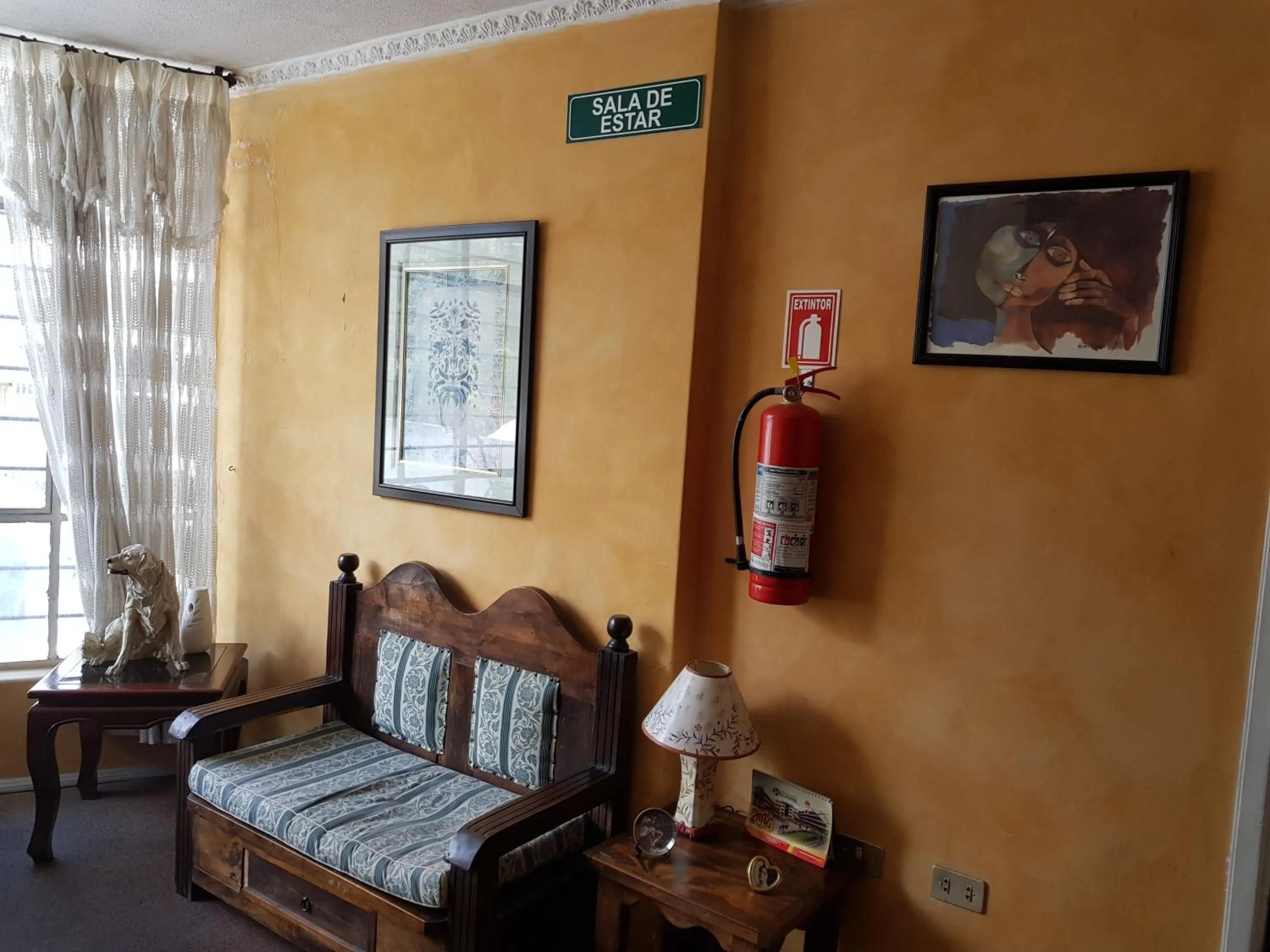 Living room, Bed in Petite Maison