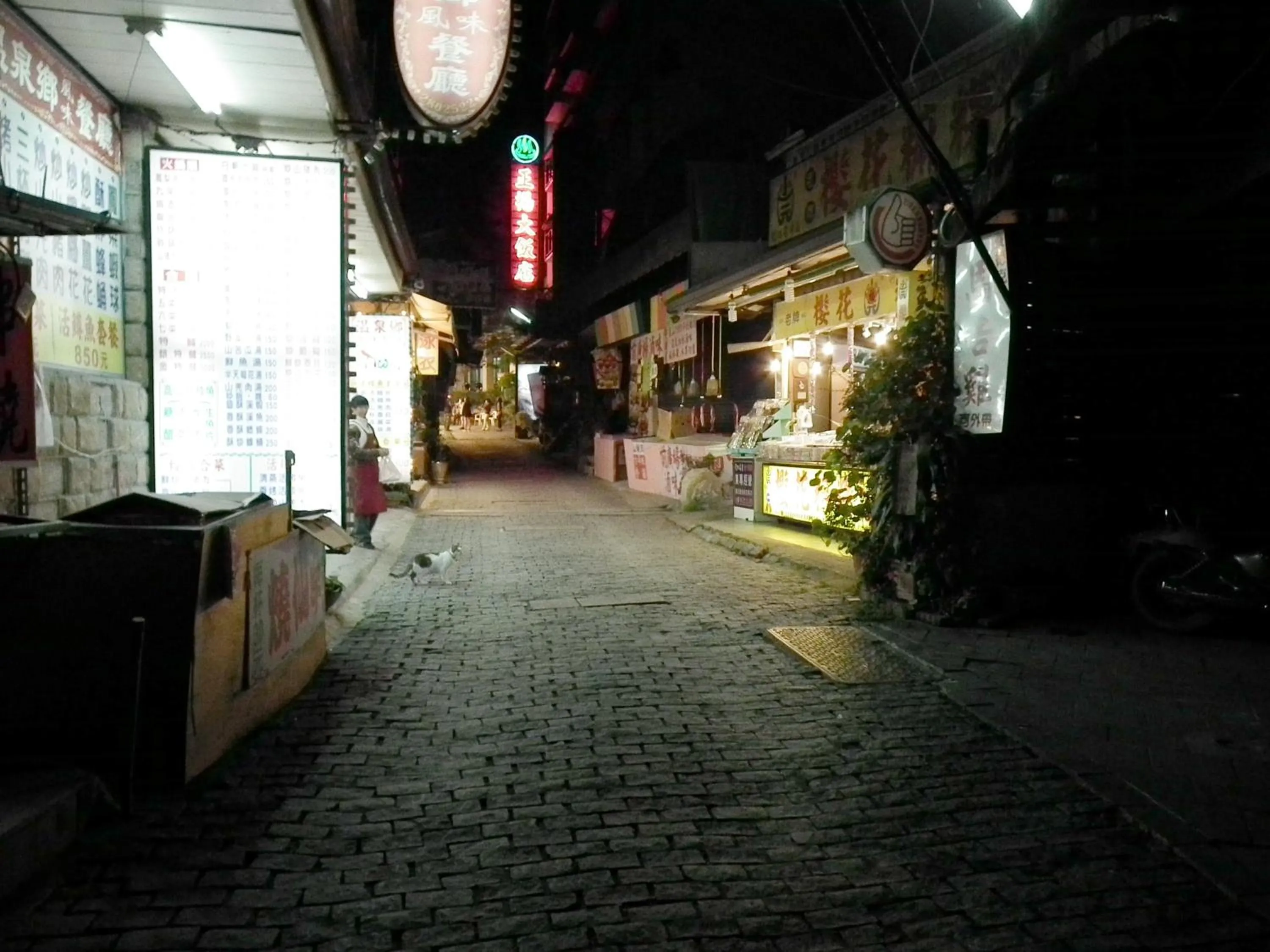 Neighbourhood in Honey Moon Hotel