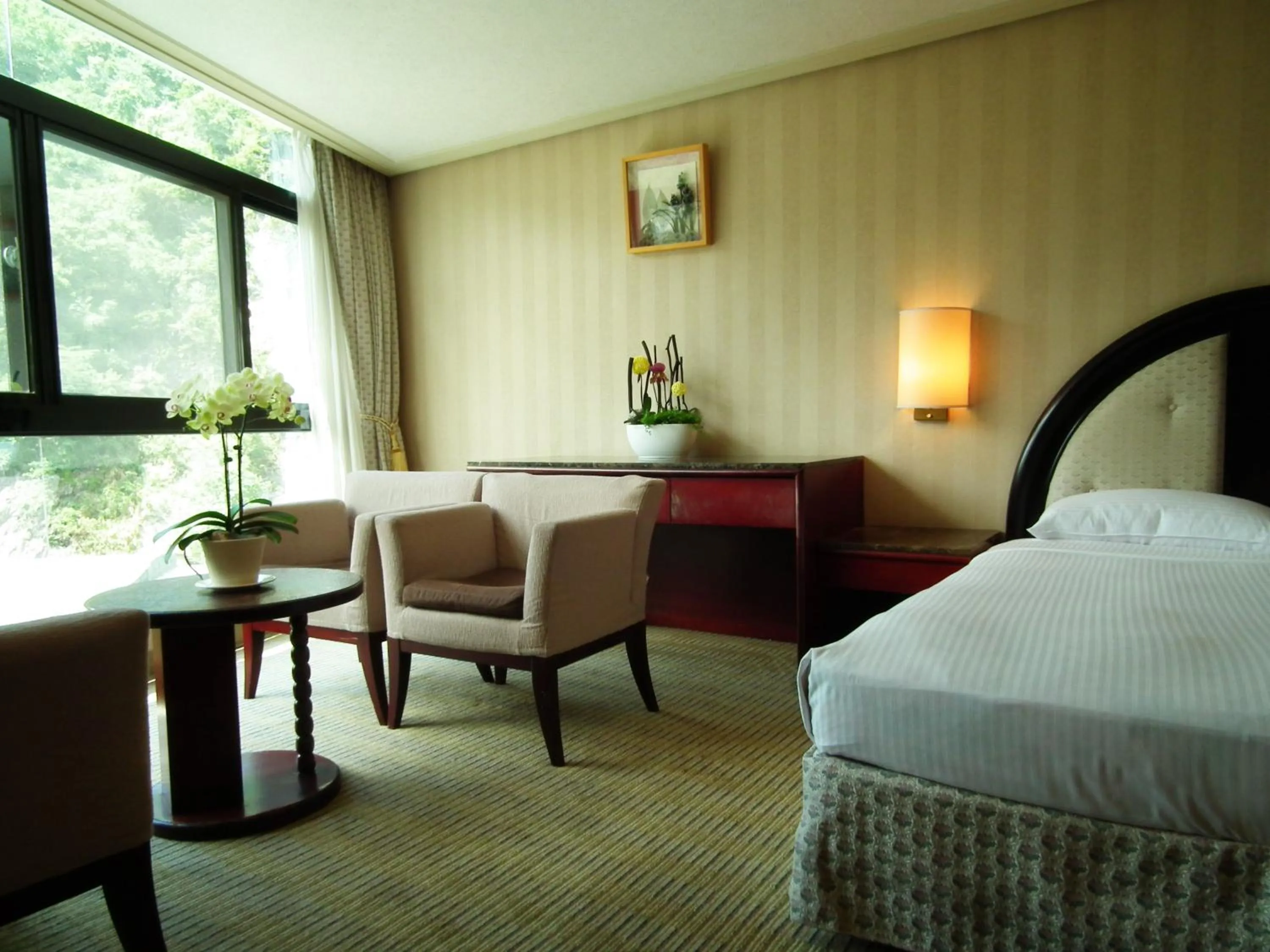 Bed in Honey Moon Hotel