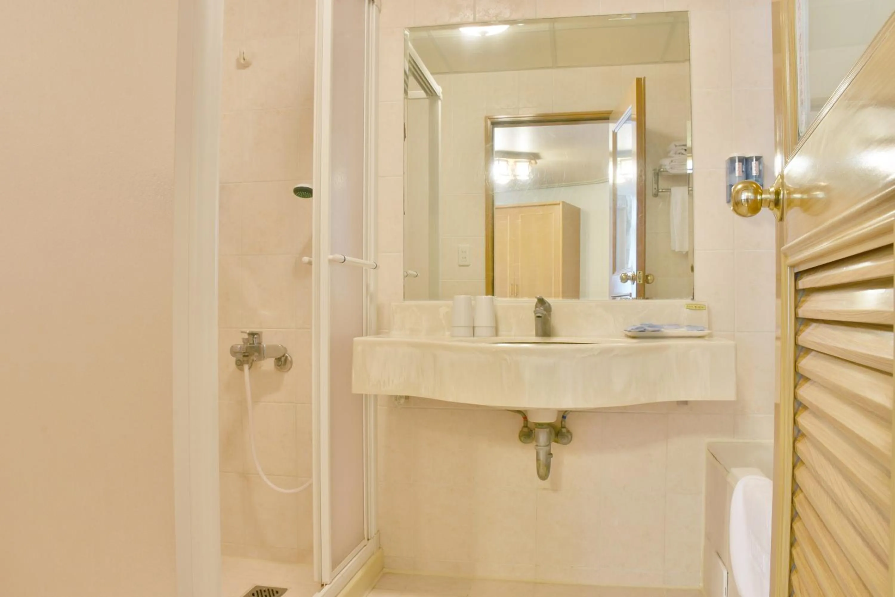 Bathroom in Honey Moon Hotel