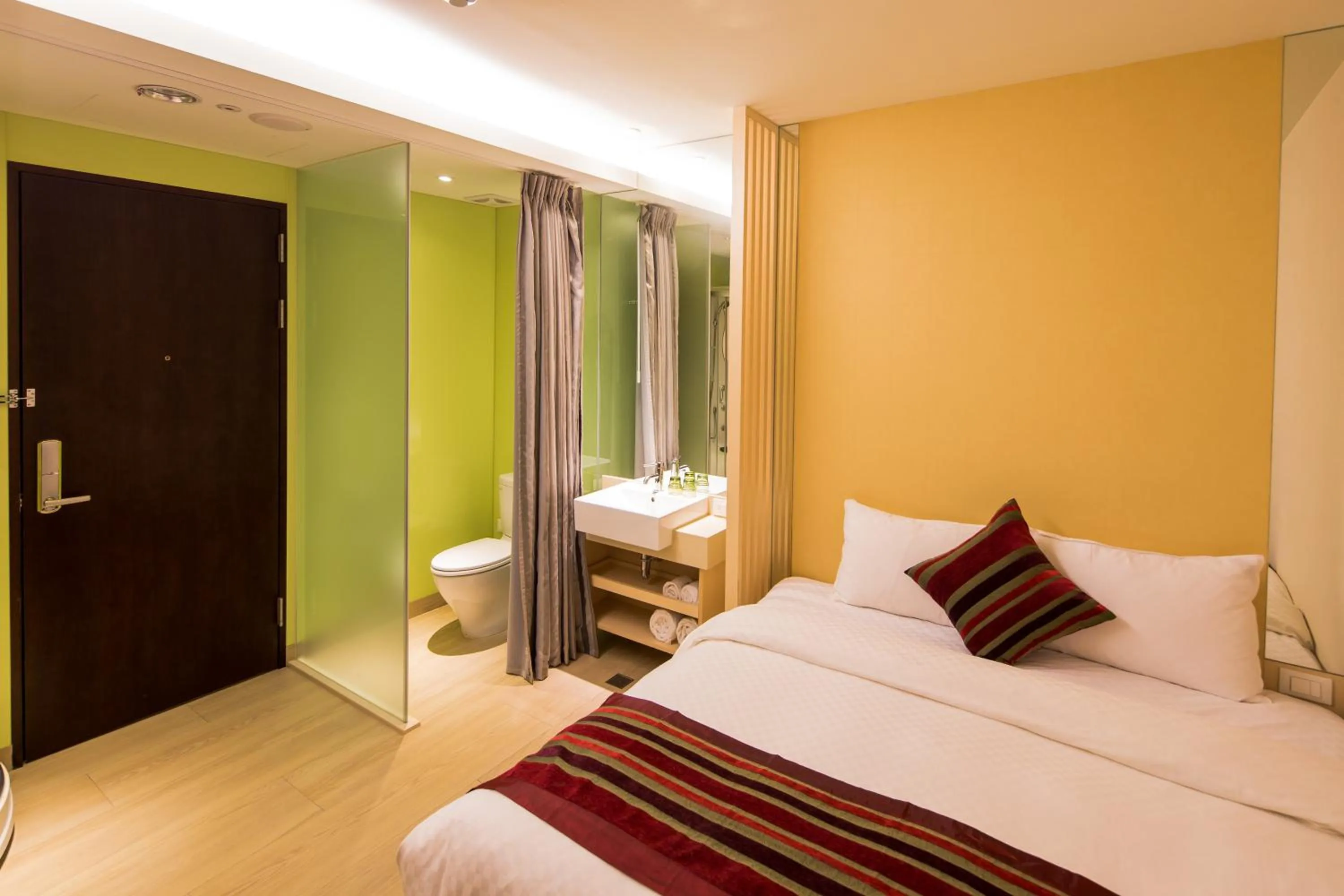 Photo of the whole room, Bed in Crystal Inn Sun Moon Lake