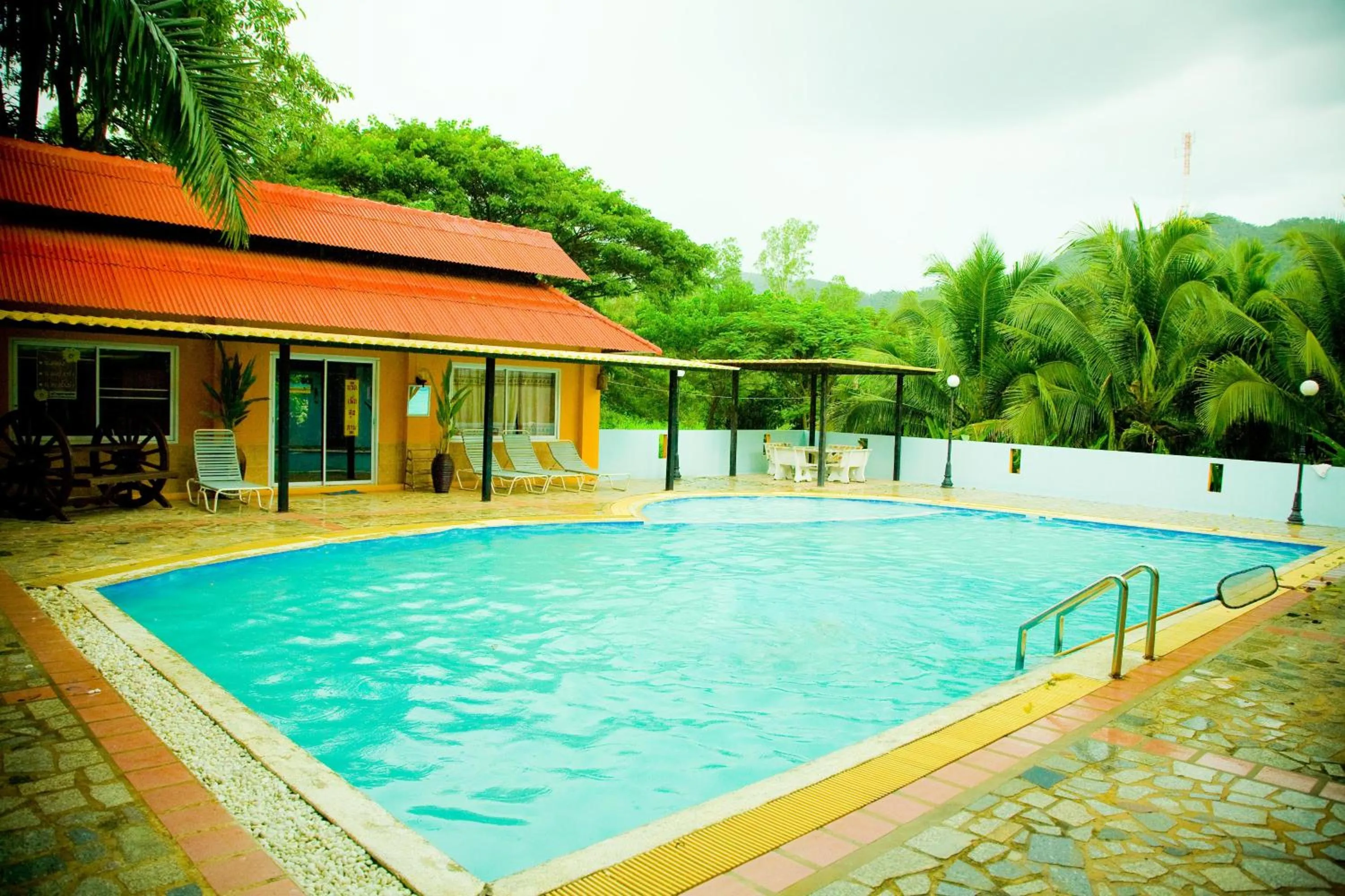 Swimming pool in Huaykhakhaeng Country Home Resort