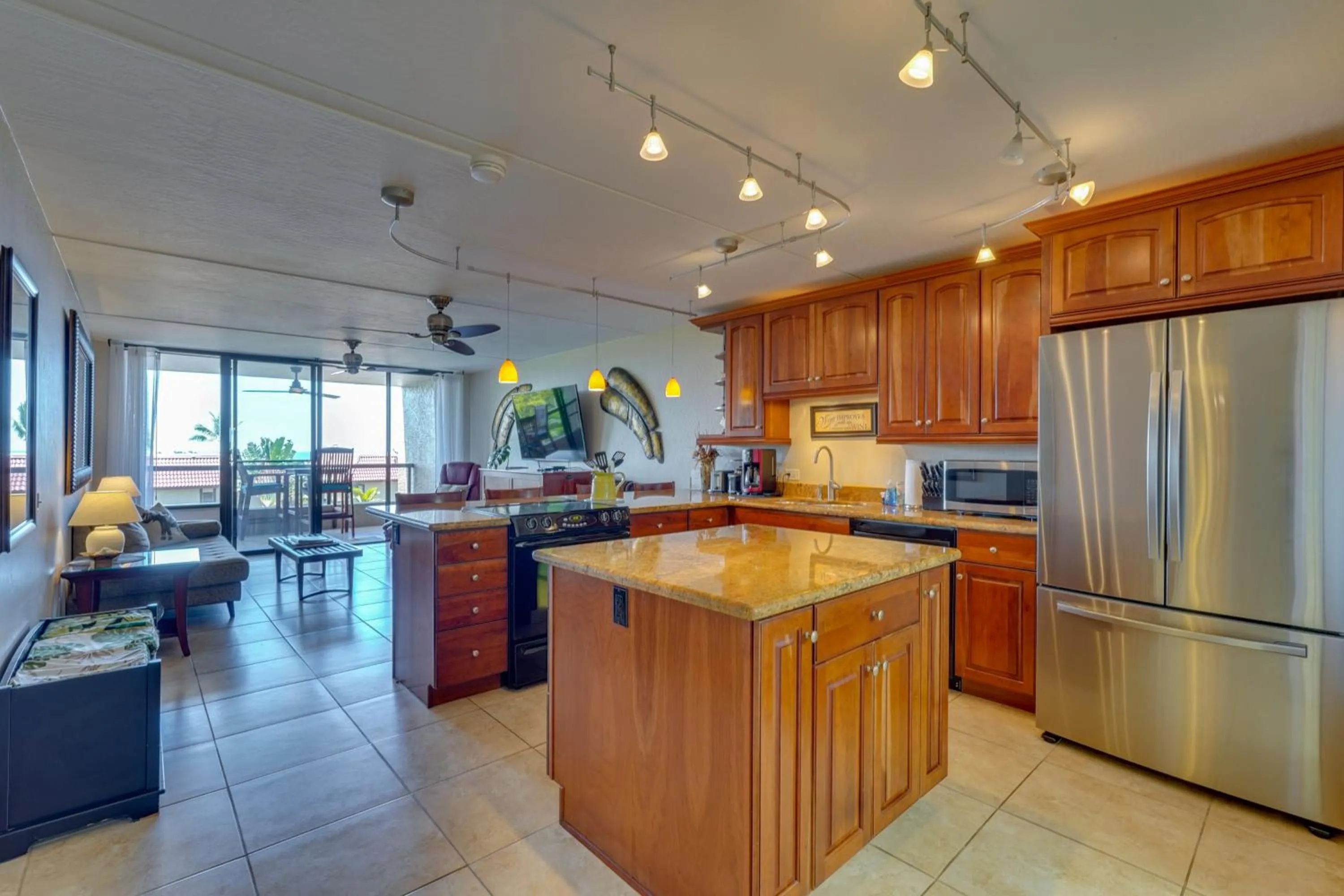 Kona Pacific Top Floor Retreat Ocean View and Pool!