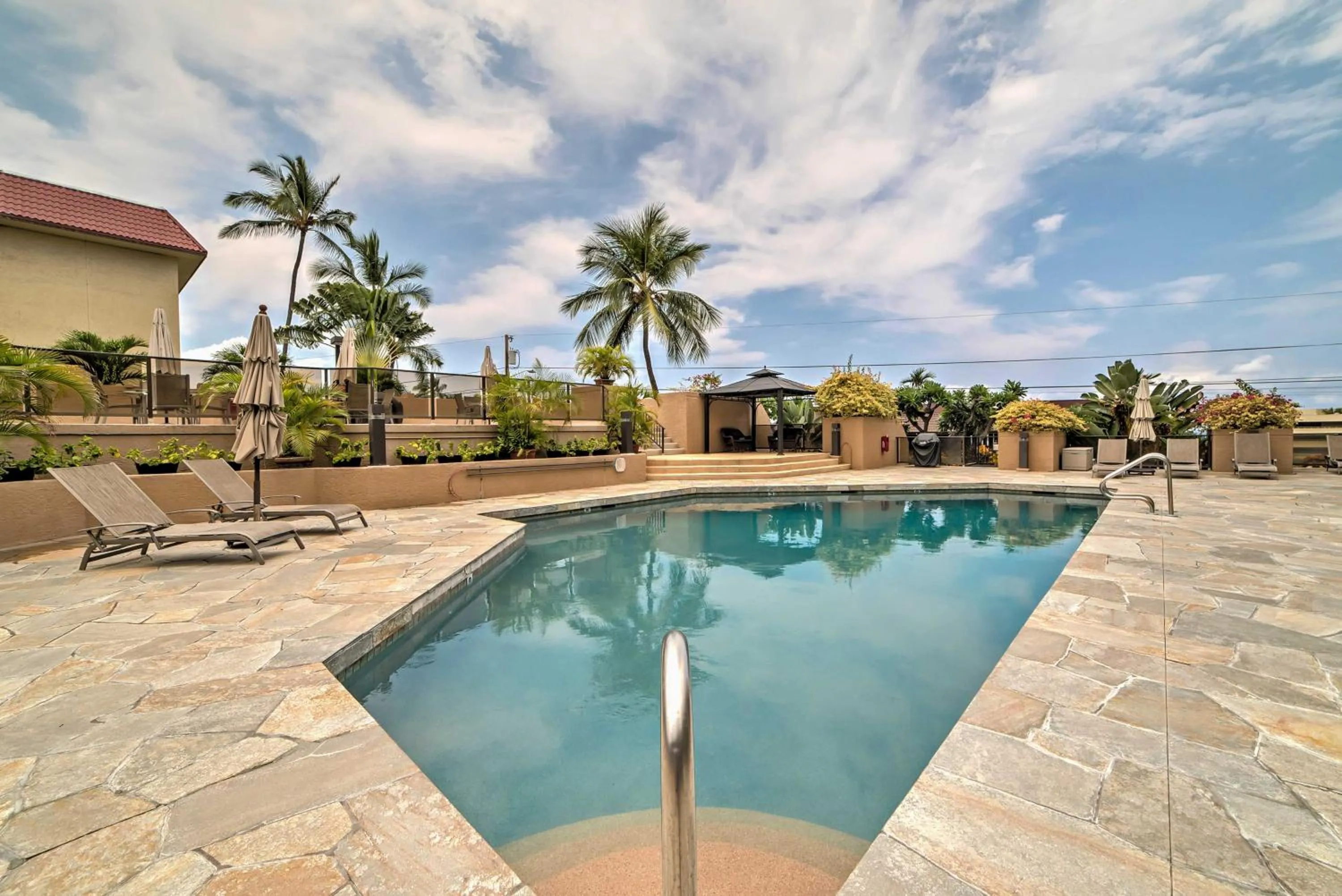 Kona Pacific Top Floor Retreat Ocean View and Pool!