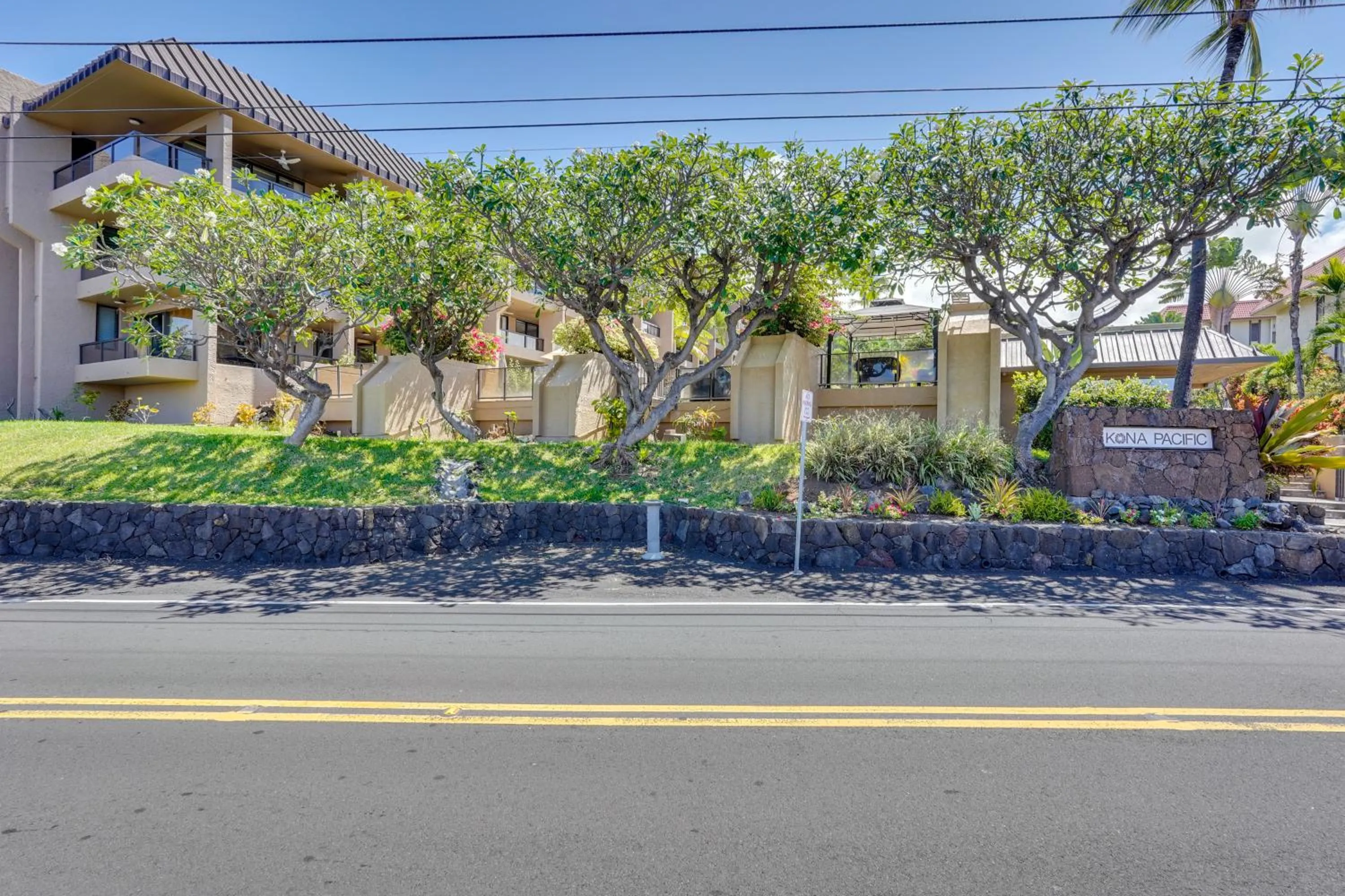 Kona Pacific Top Floor Retreat Ocean View and Pool!