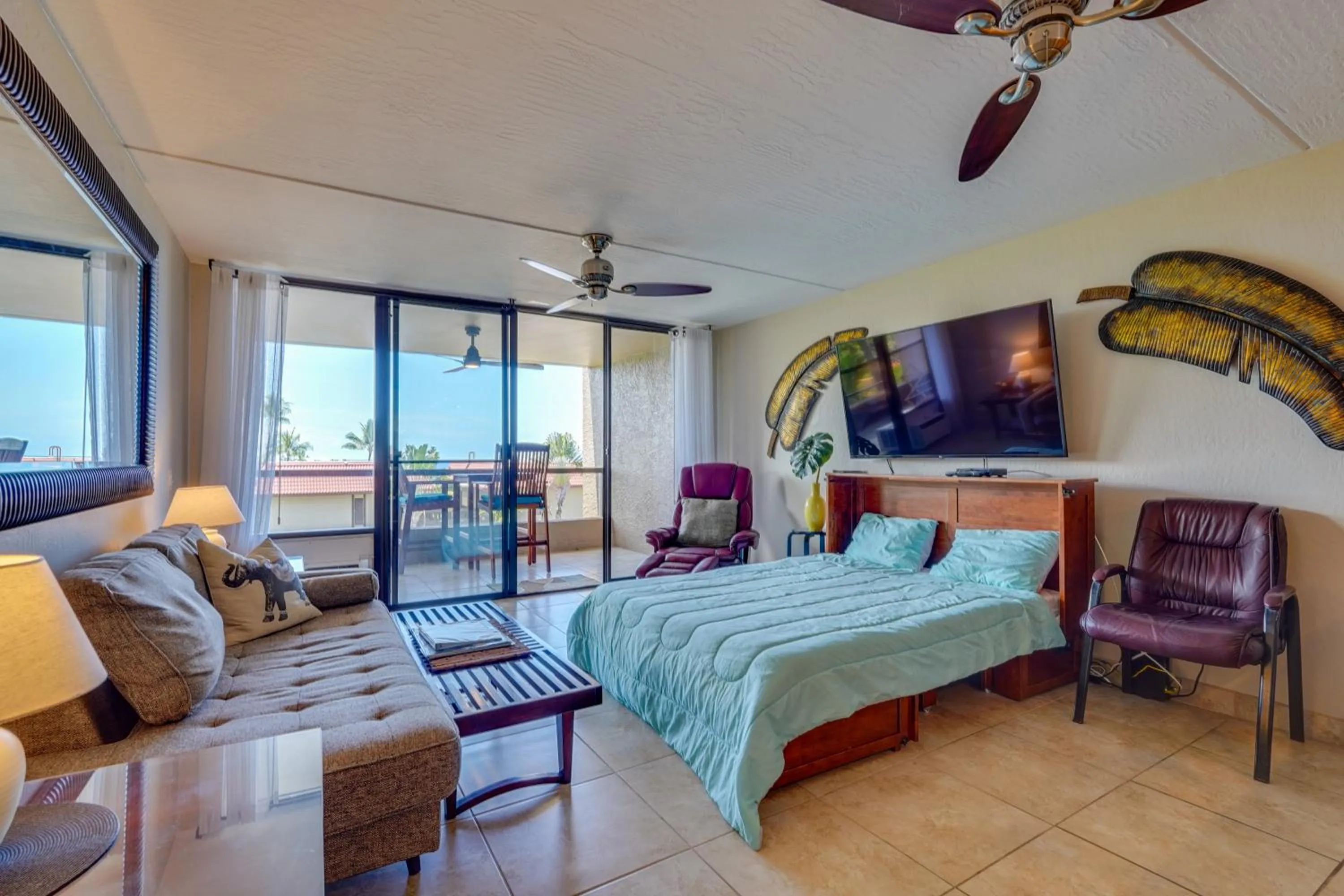 Bed in Kona Pacific Top Floor Retreat Ocean View and Pool!