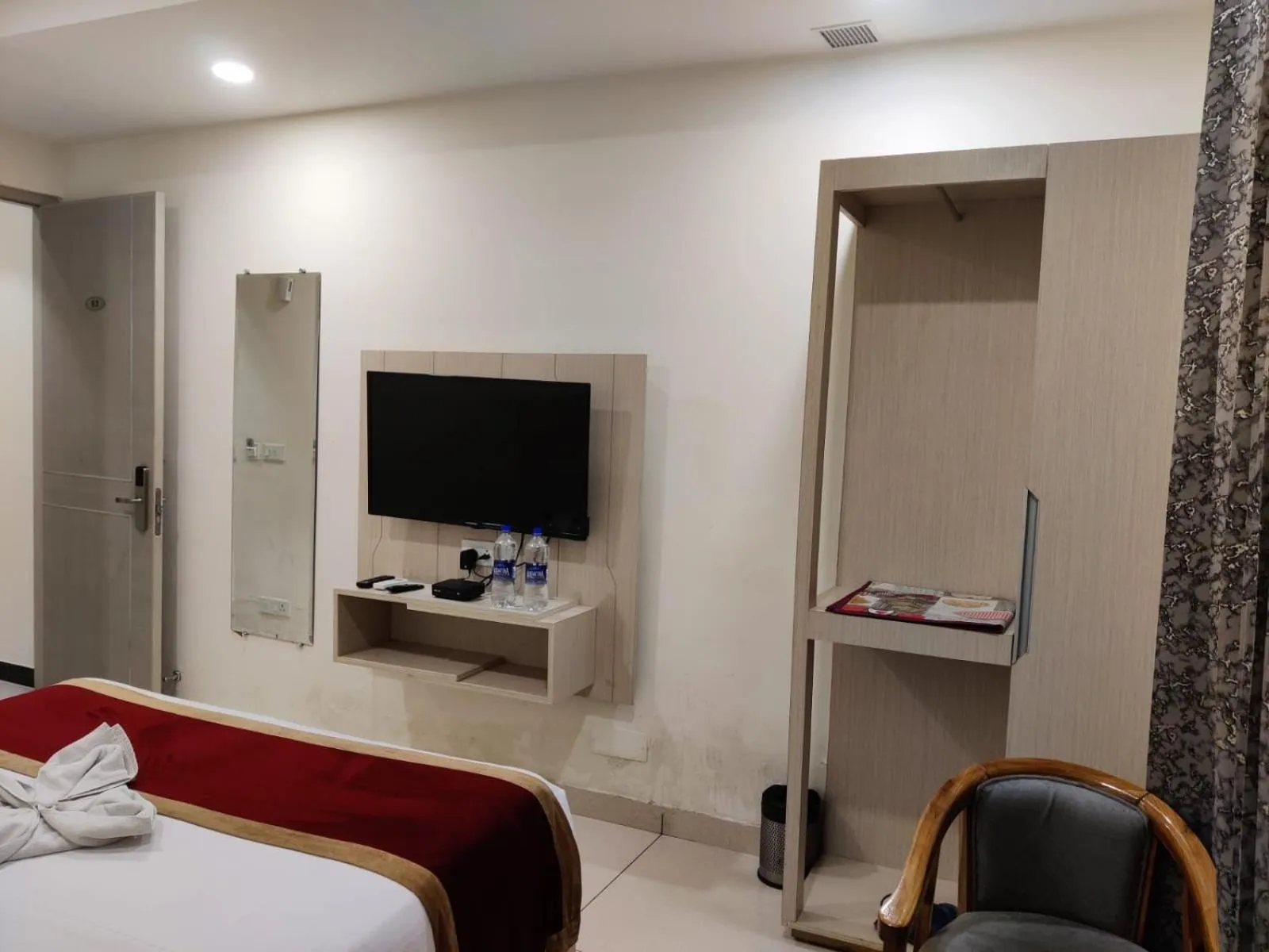 View (from property/room), Bed in Hotel Hamilton