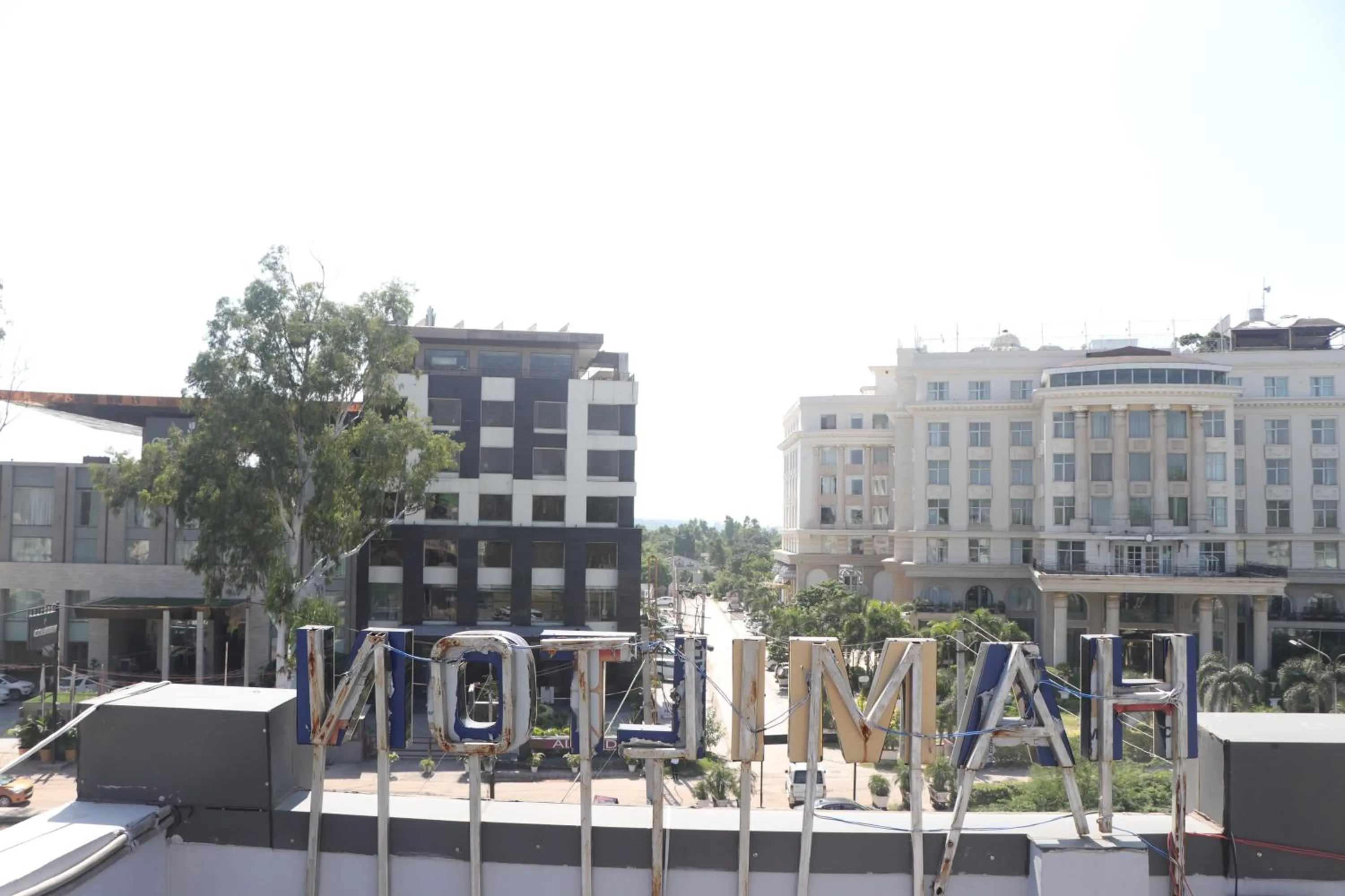 Nearby landmark in Hotel Hamilton