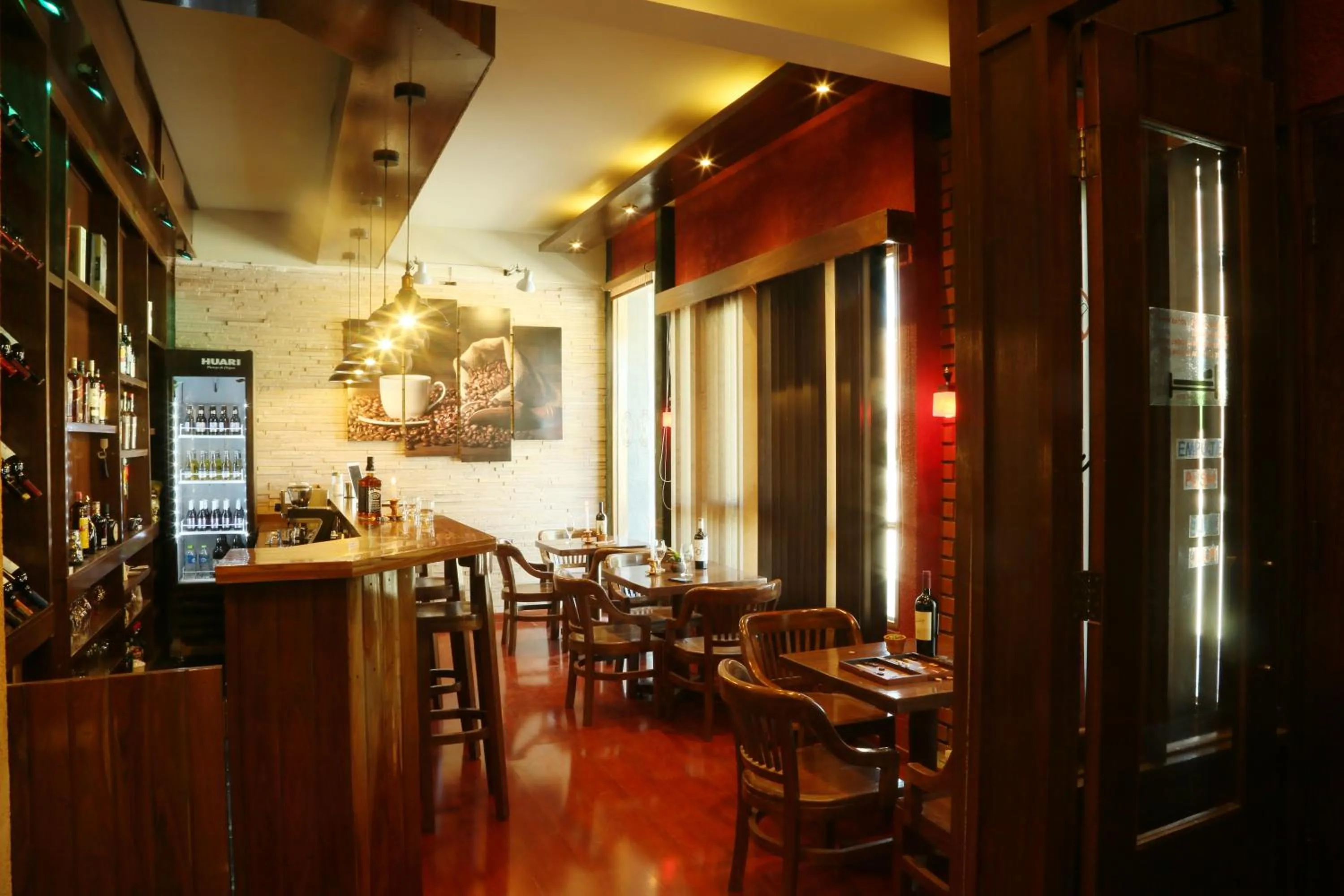 Lounge or bar in Hostal Cagnapa Restobar