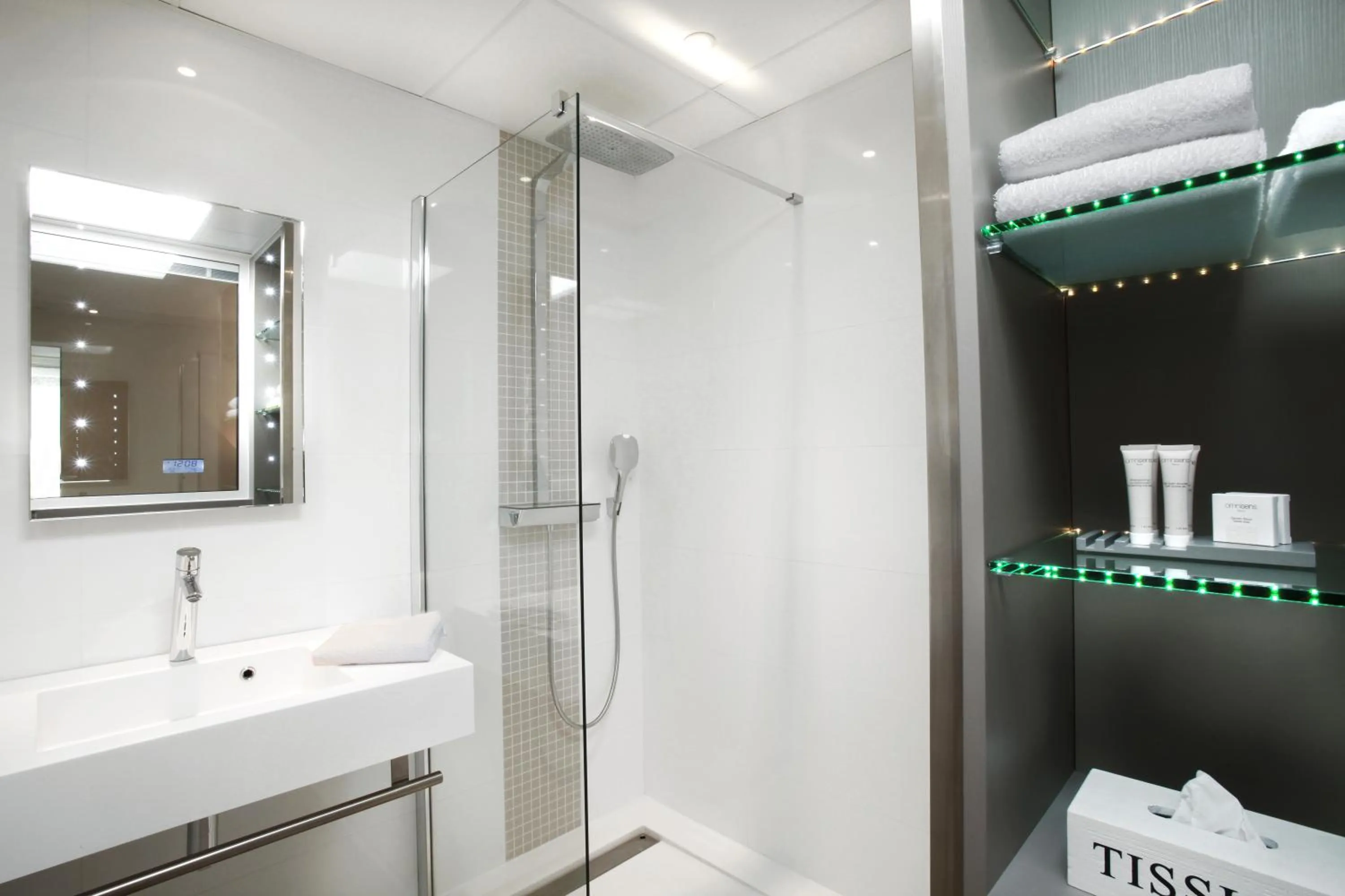 Shower in Seventeen Hotel