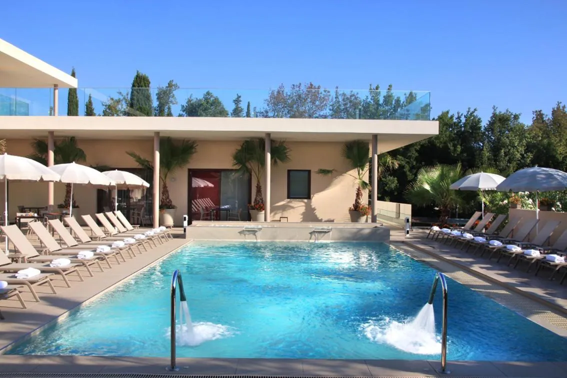 Swimming pool in Seventeen Hotel