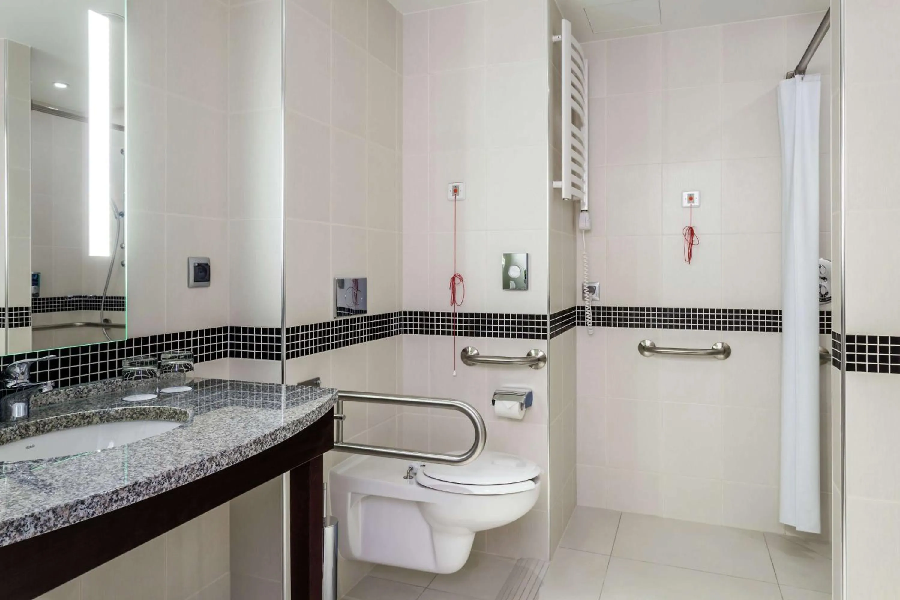Bathroom in Hampton by Hilton Warsaw Airport