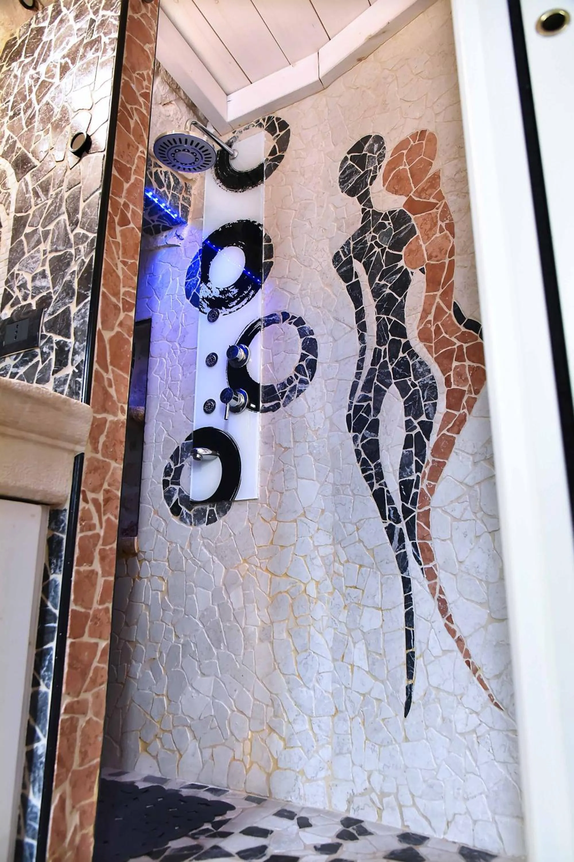 Decorative detail in L'Angolo di Gaudì, casa Milà