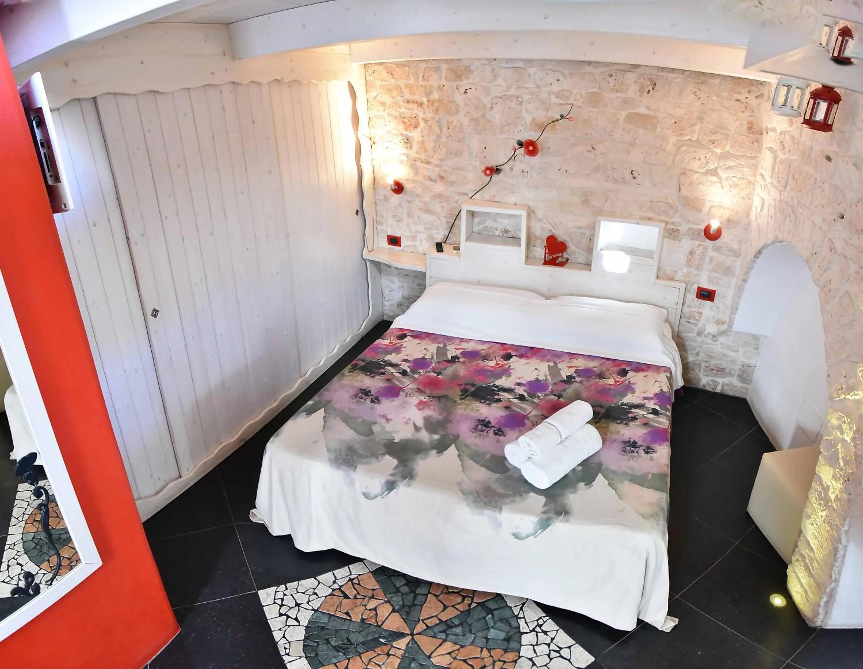 Bedroom, Bed in L'Angolo di Gaudì, casa Milà