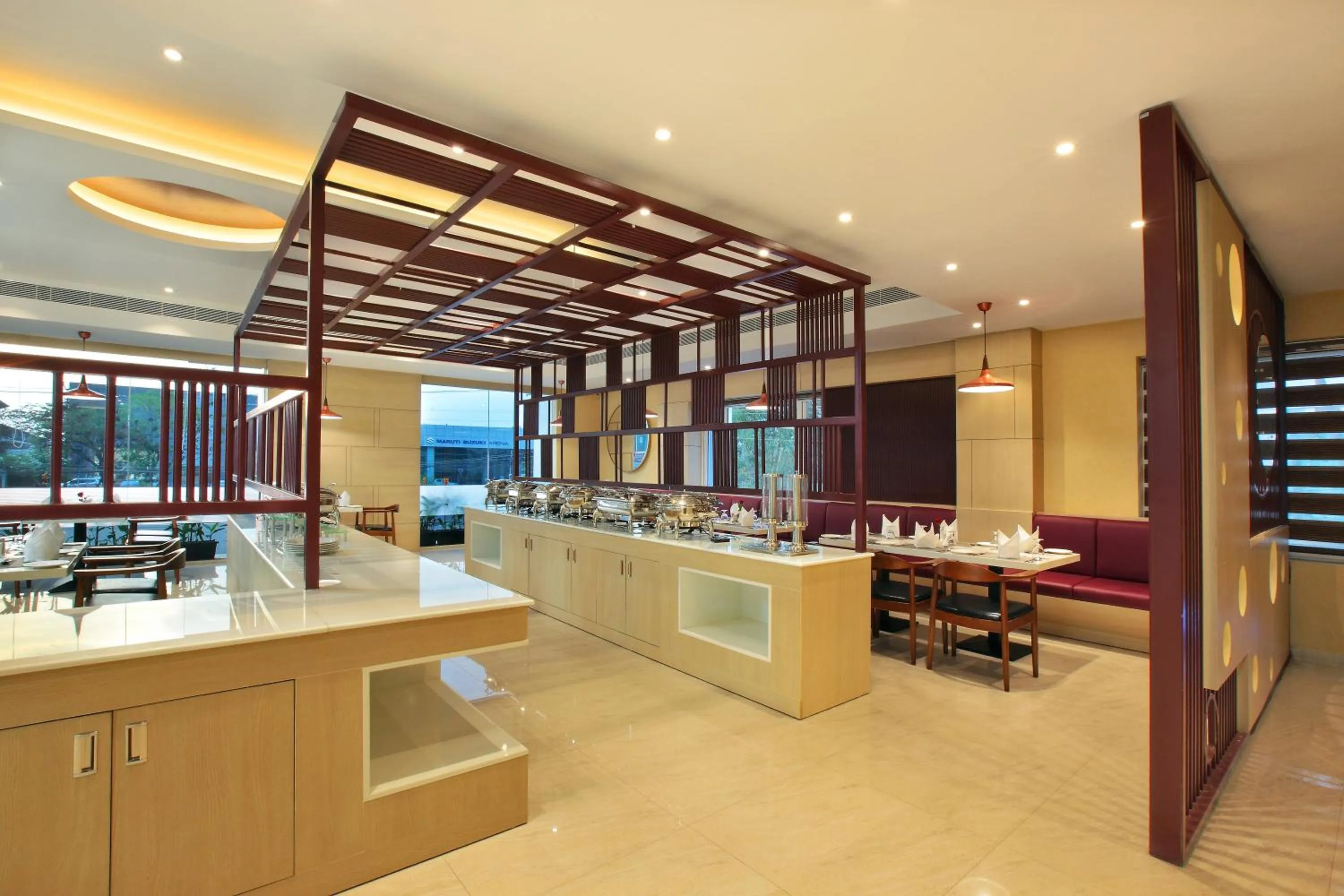 Restaurant/places to eat in Tribute Royale