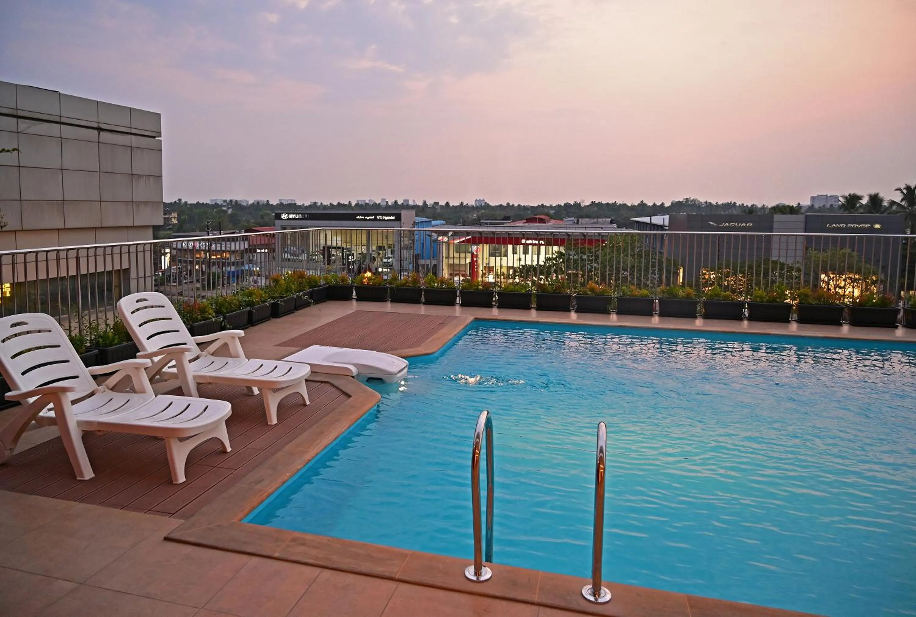 Swimming pool in Tribute Royale