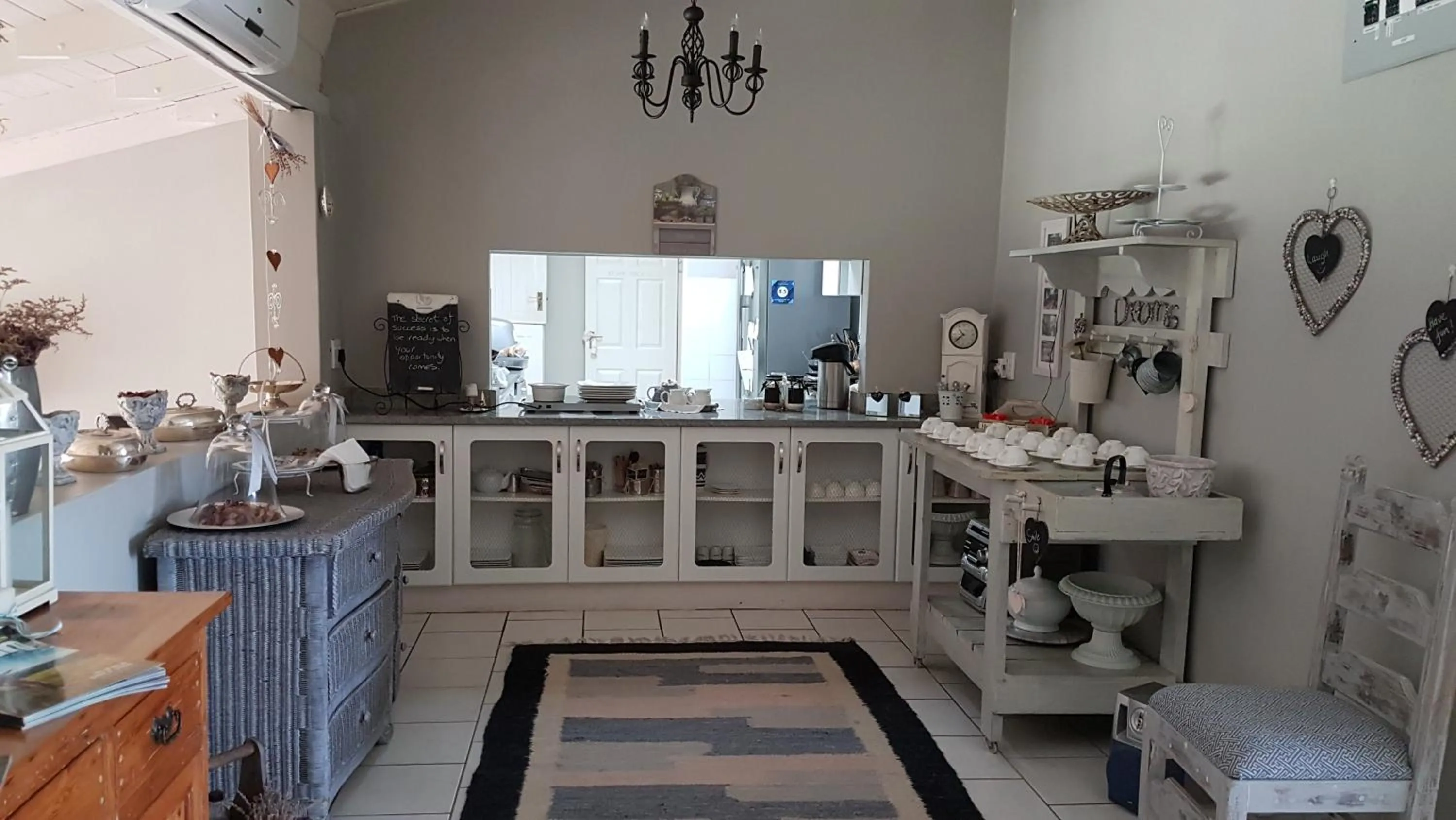 Kitchen or kitchenette in Avillahouse Guesthouse