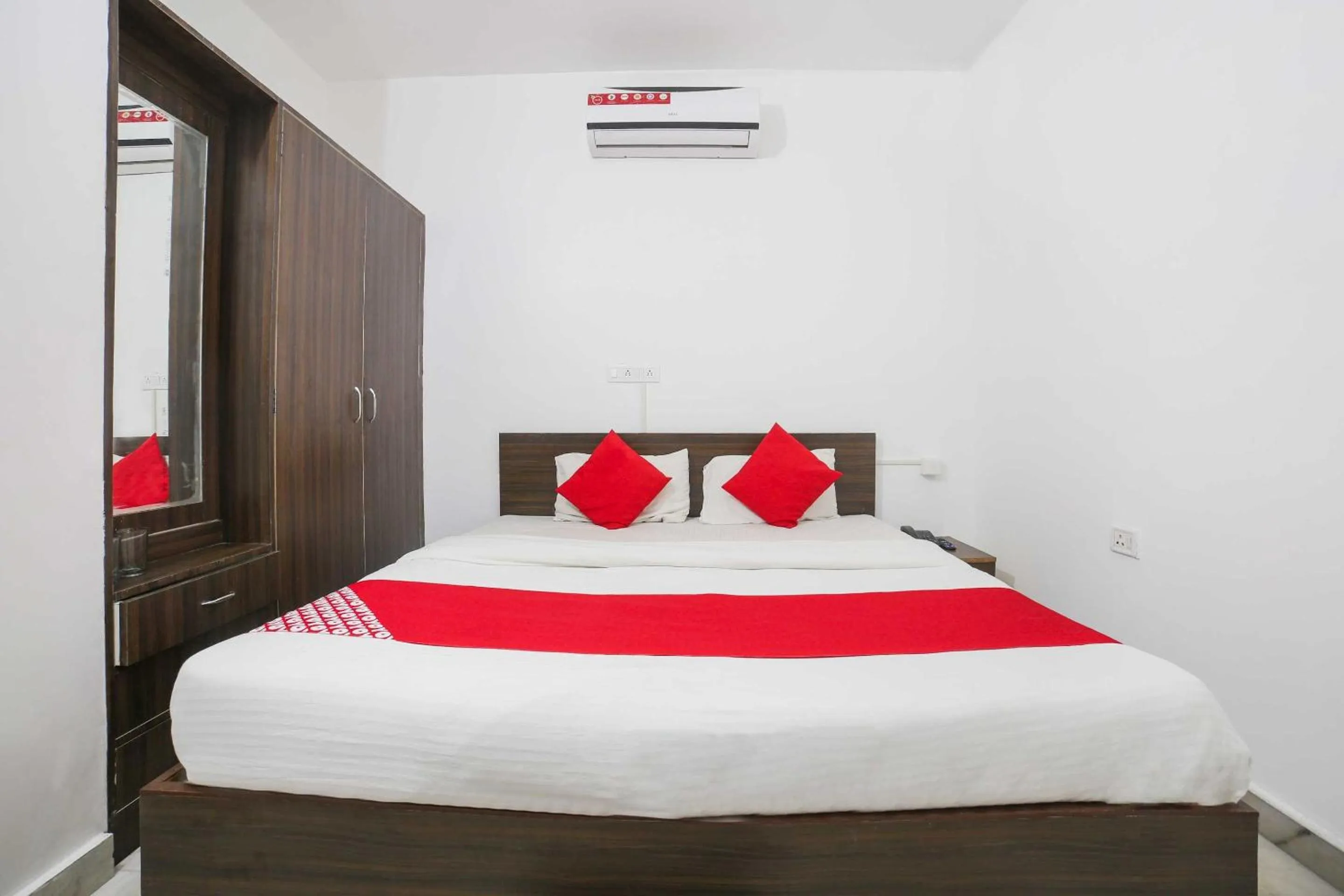 Bedroom, Bed in Hotel O Ridhi Sidhi Regency