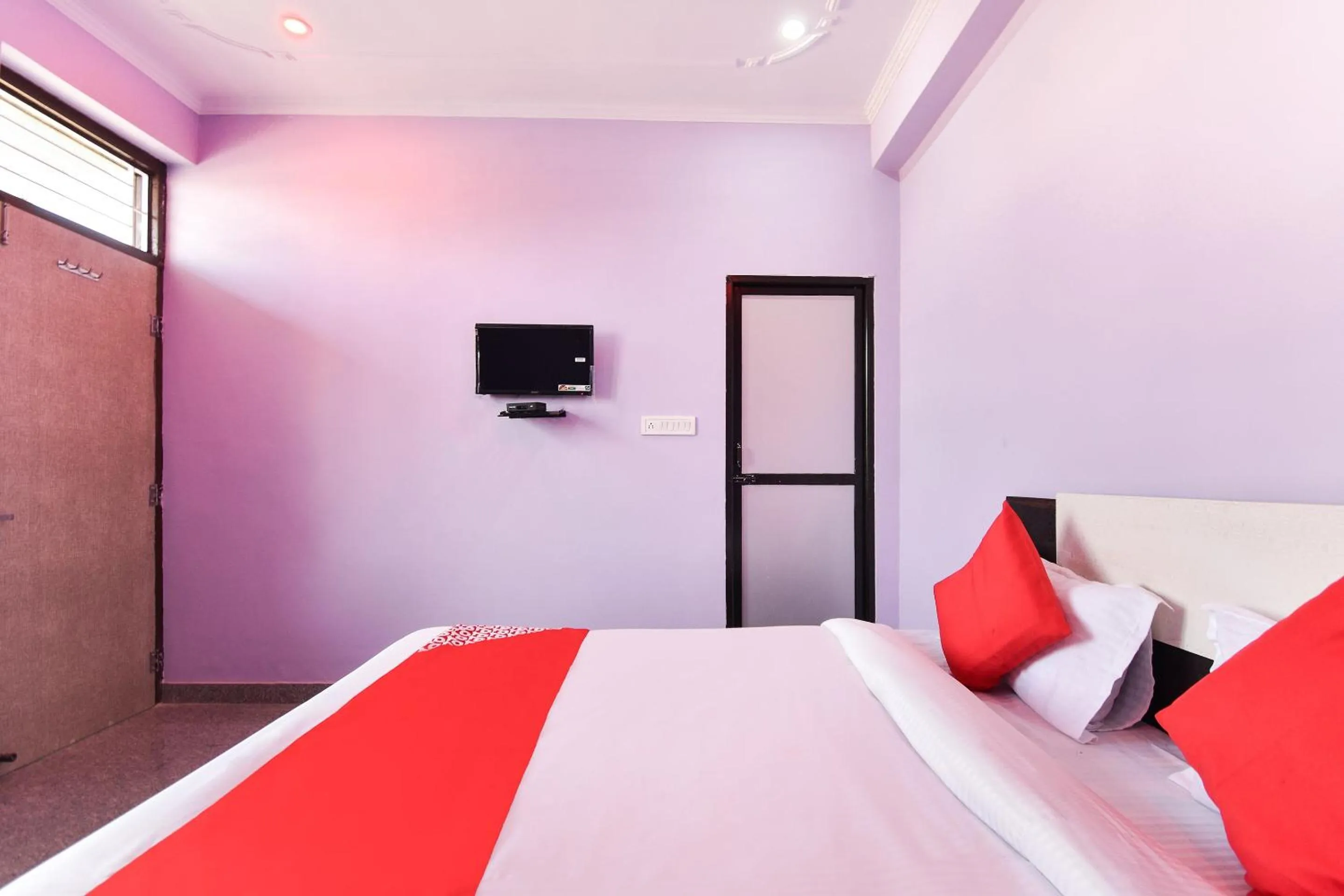 Facade/entrance, Bed in Hotel O Ridhi Sidhi Regency