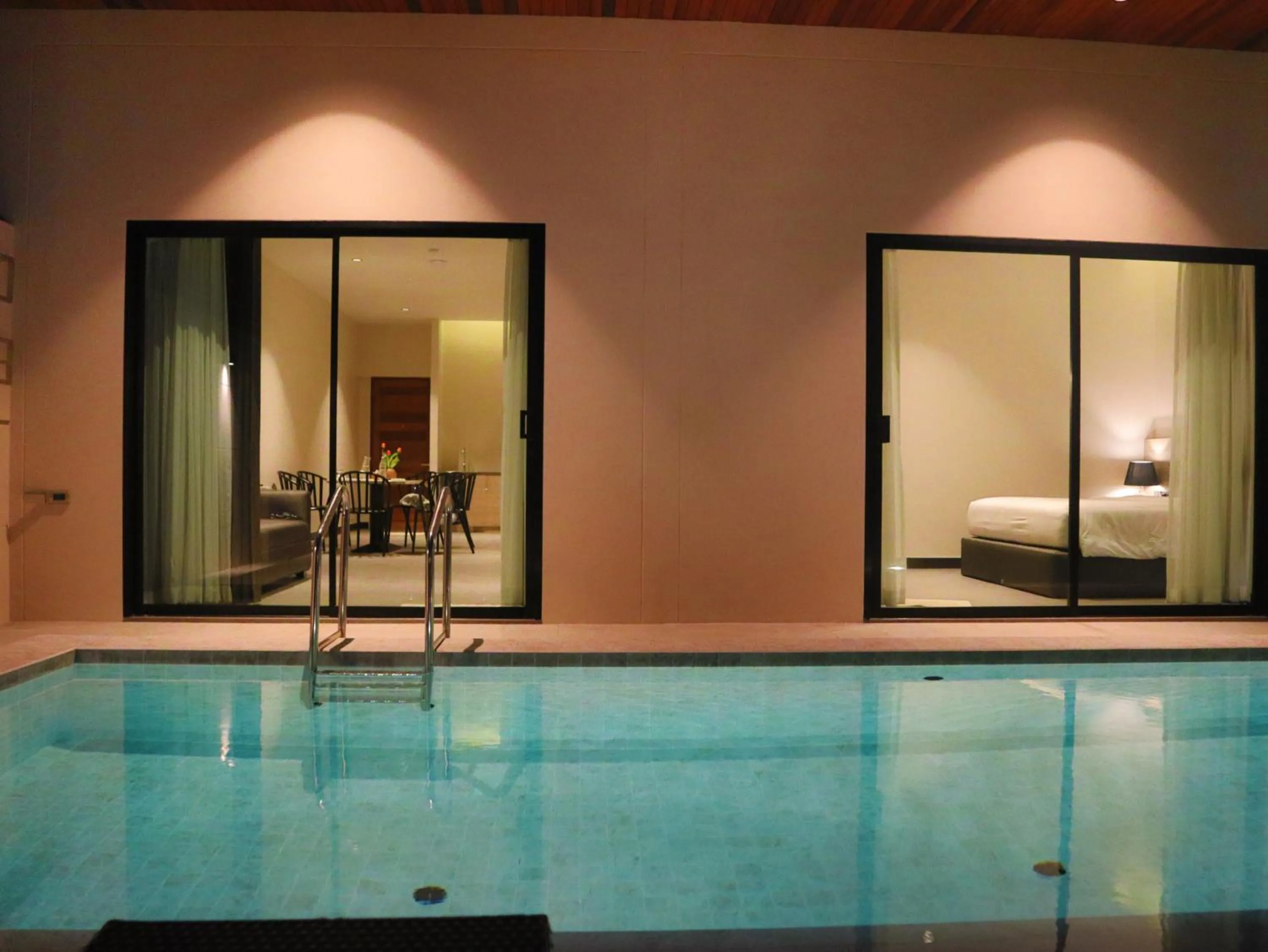 Swimming pool in Toledo Pool Villa