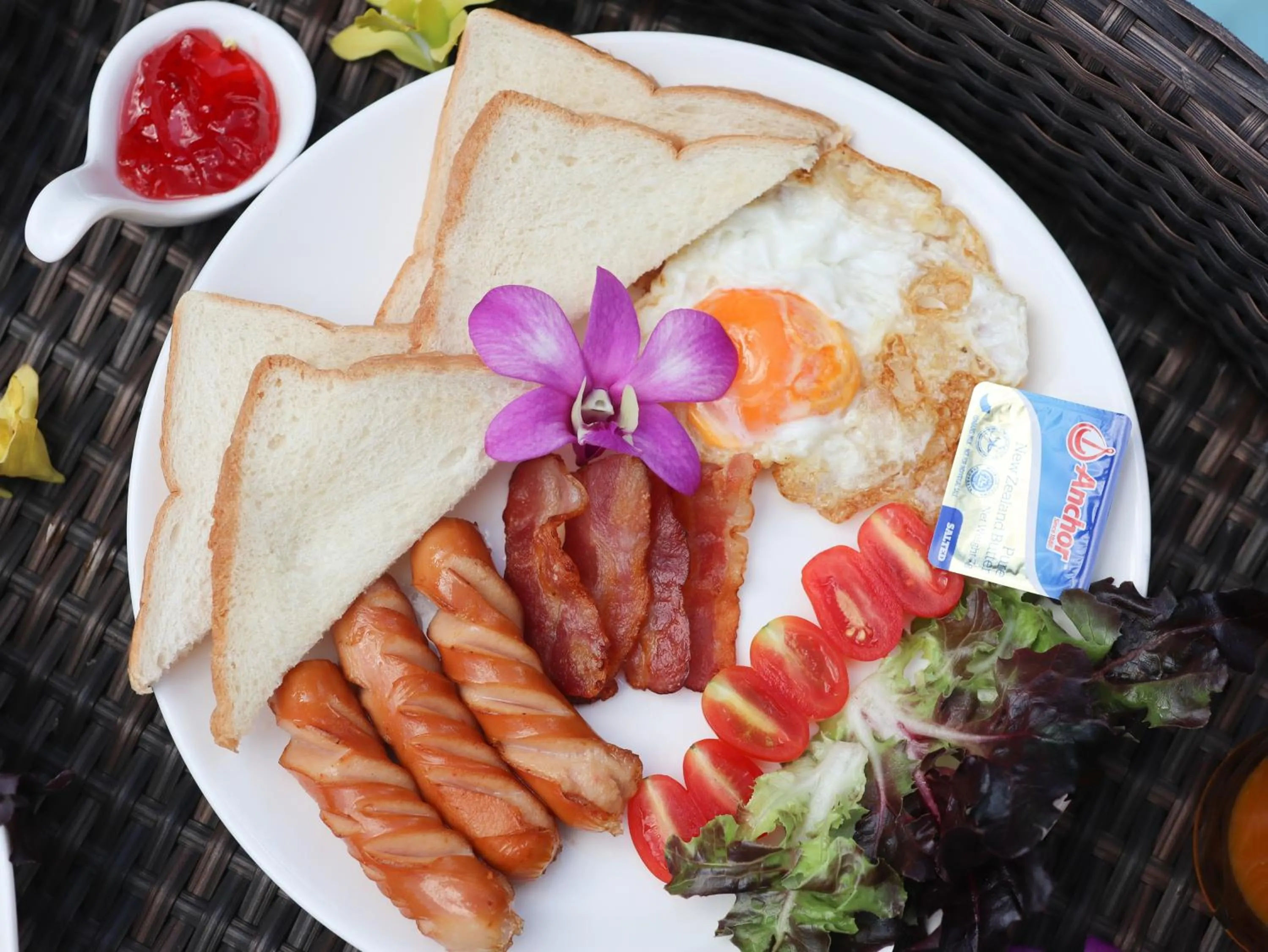 Food and drinks in Toledo Pool Villa