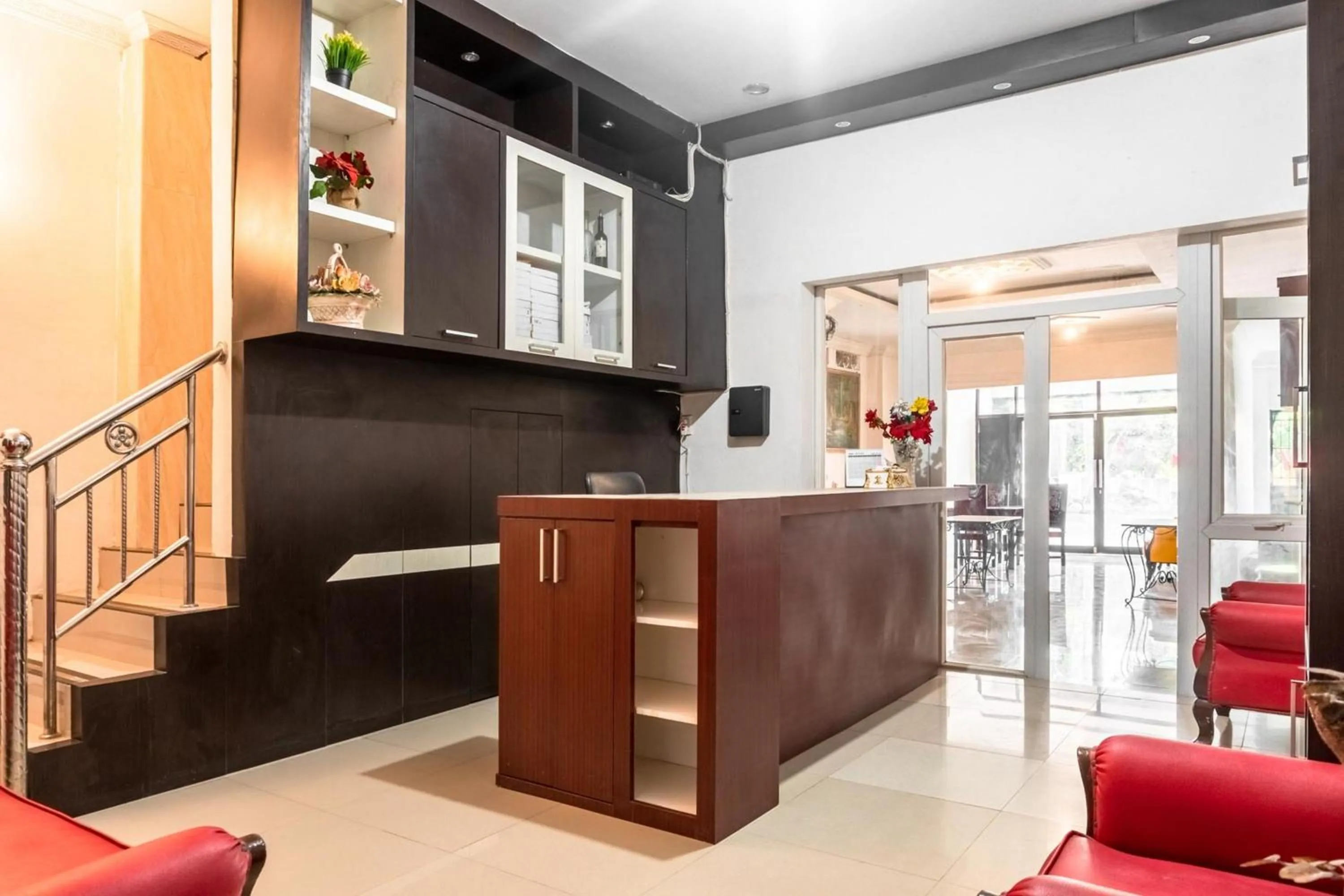 Lobby or reception in RedDoorz near Manhattan Times Square Medan 2