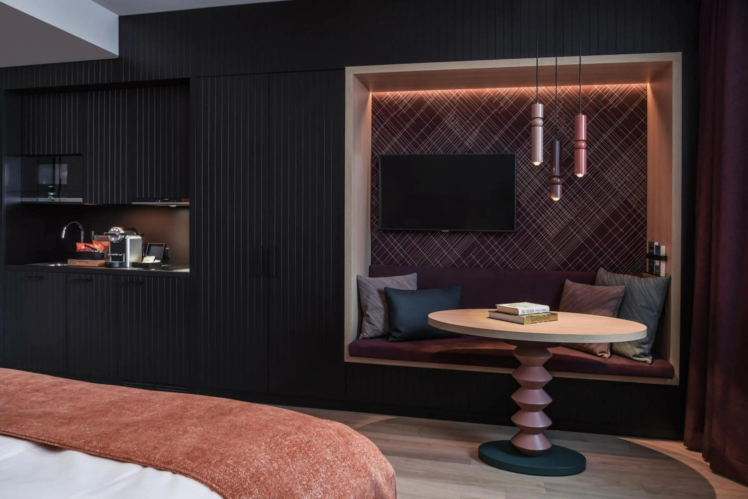 Photo of the whole room, Bed in Sorell Boutique-Hotel St Peter Zürich