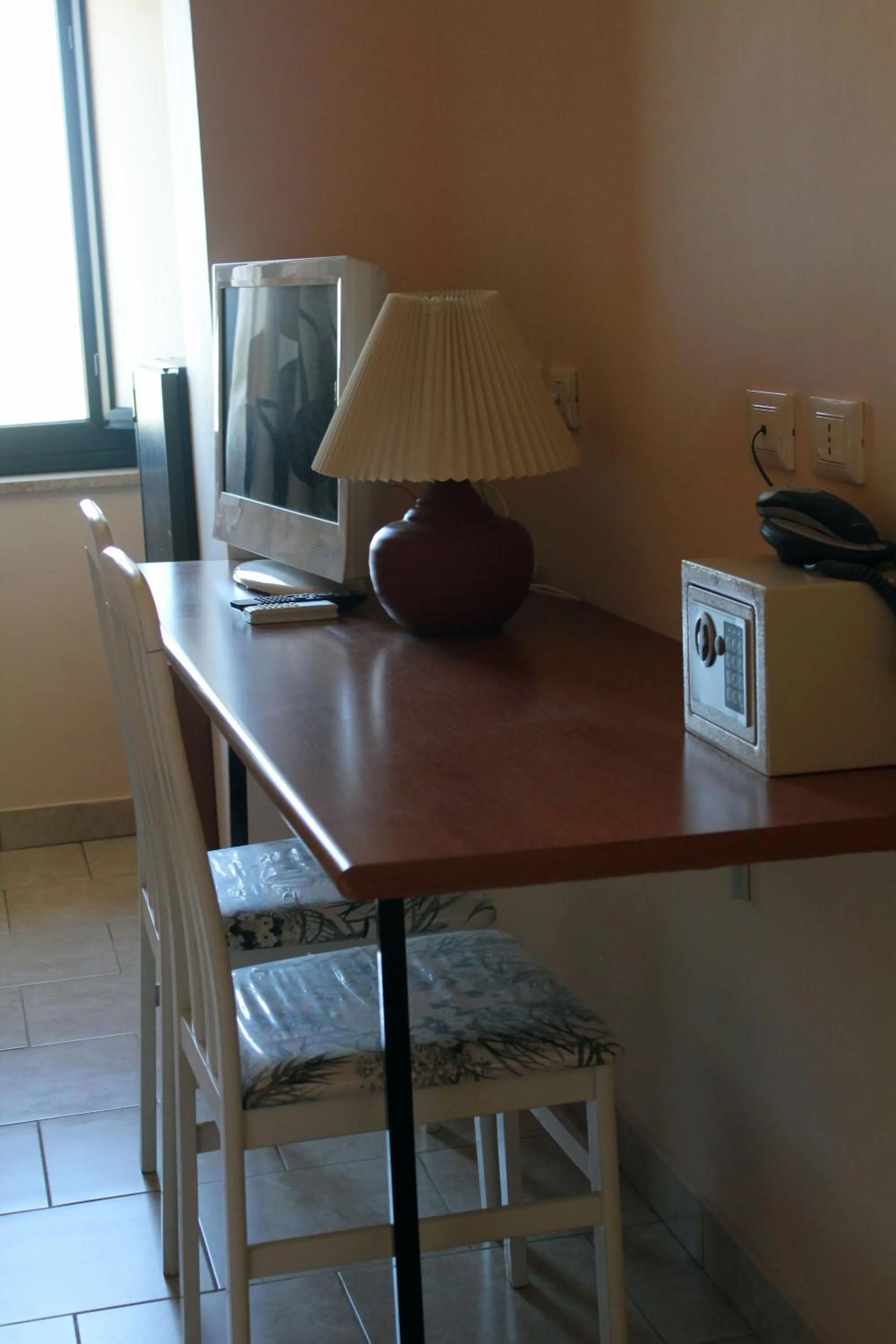 TV and multimedia in Hotel 106