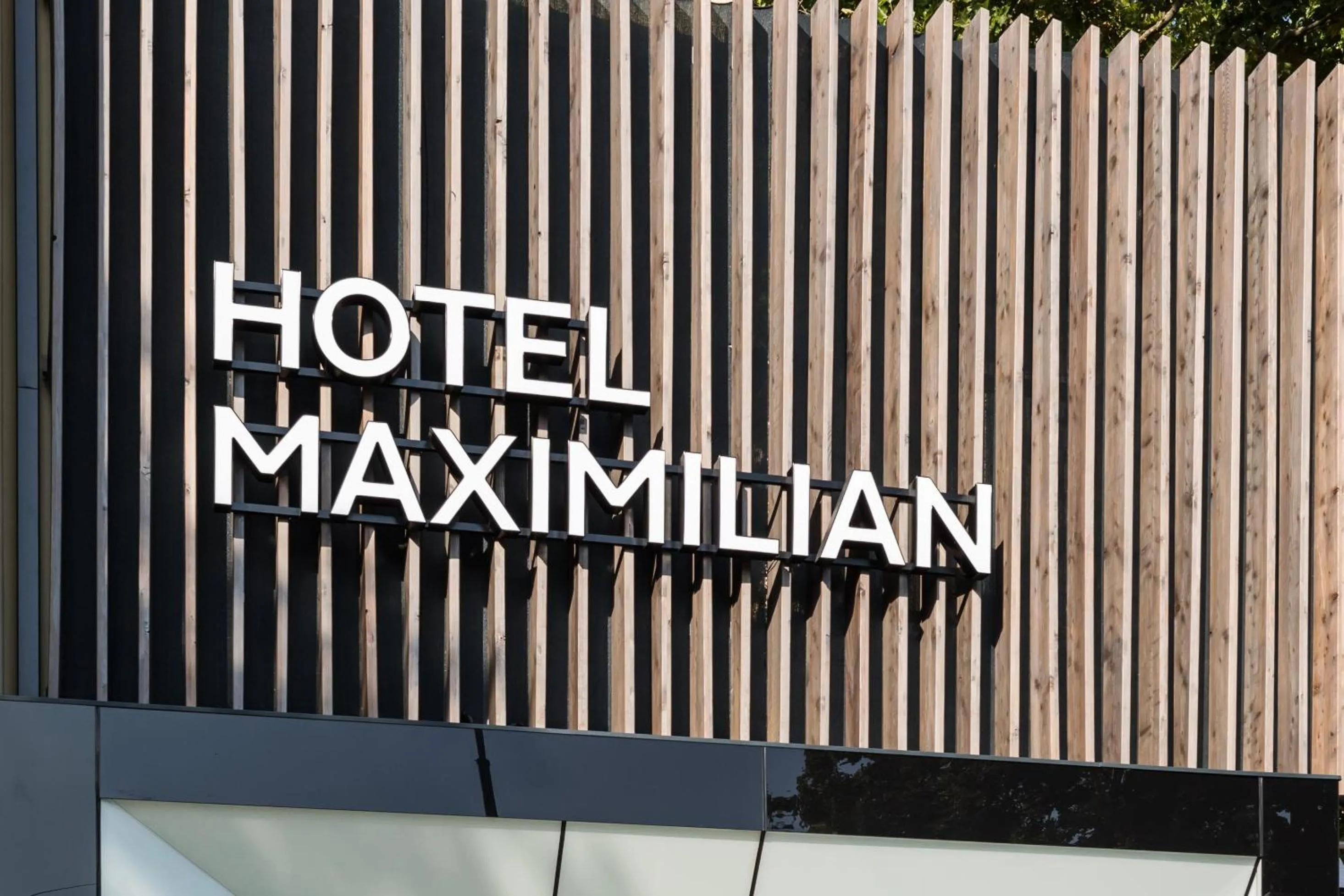 Property logo or sign in Austria Trend Hotel Maximilian