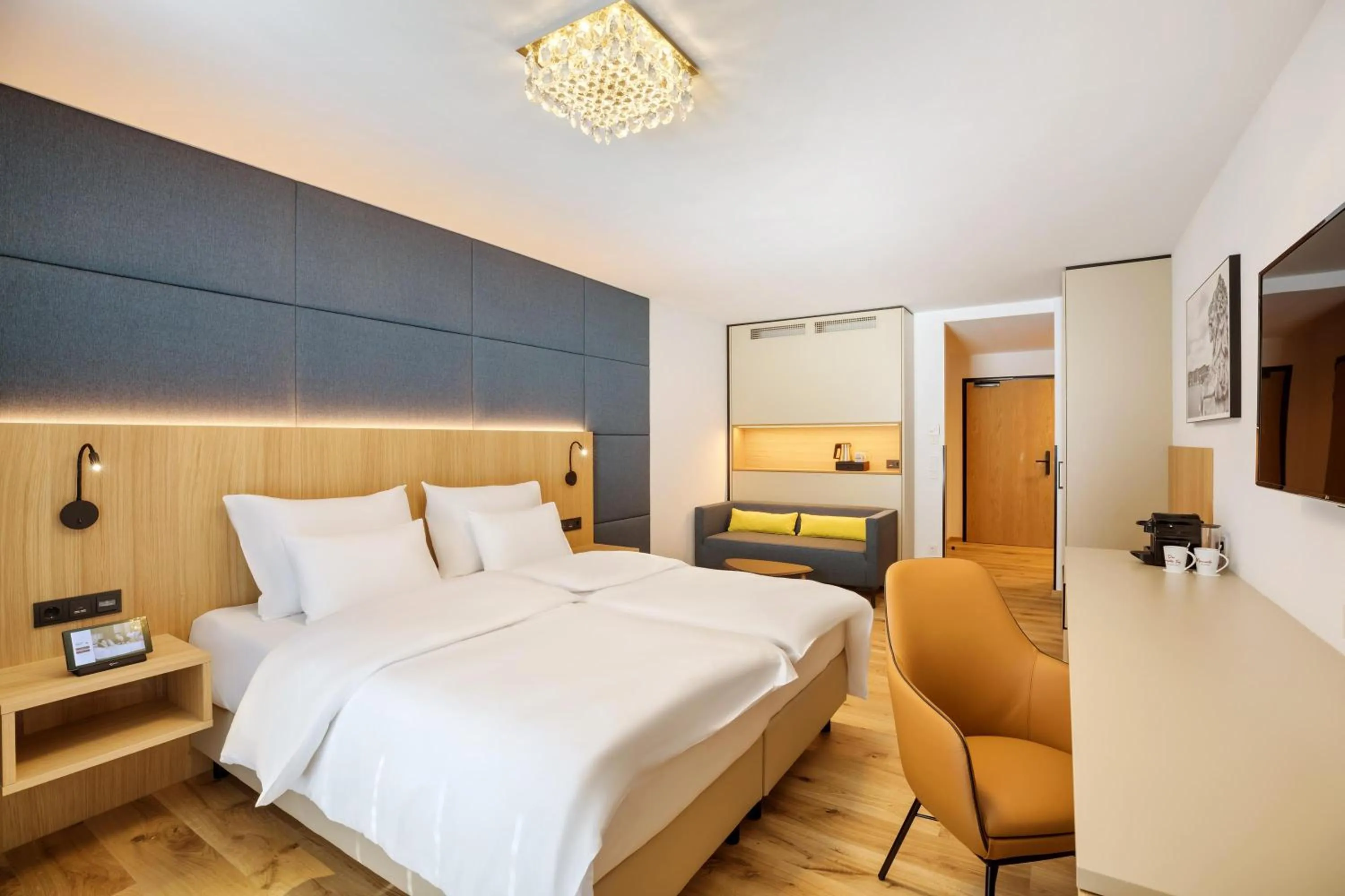 Photo of the whole room, Bed in Austria Trend Hotel Maximilian