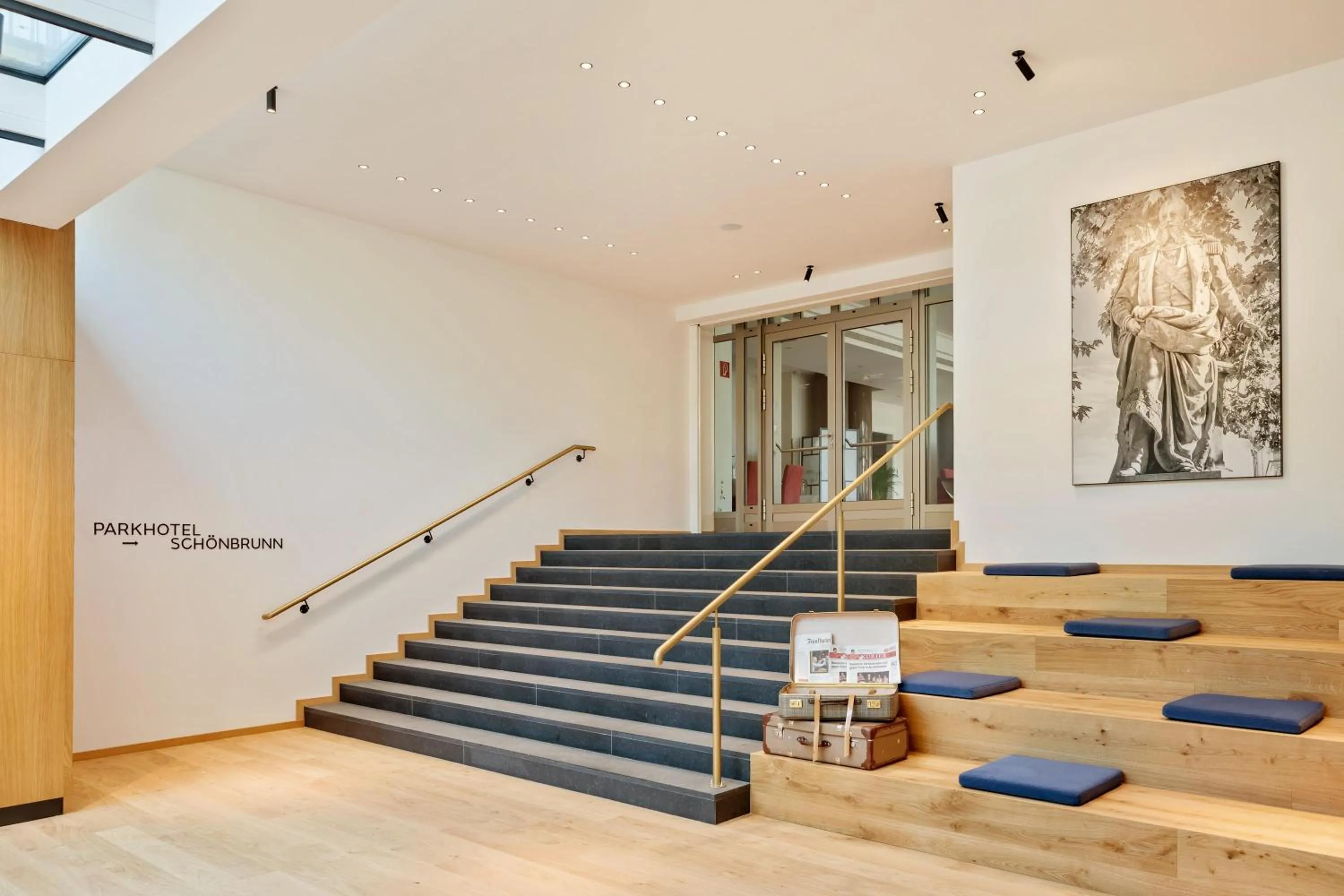 Lobby or reception in Austria Trend Hotel Maximilian